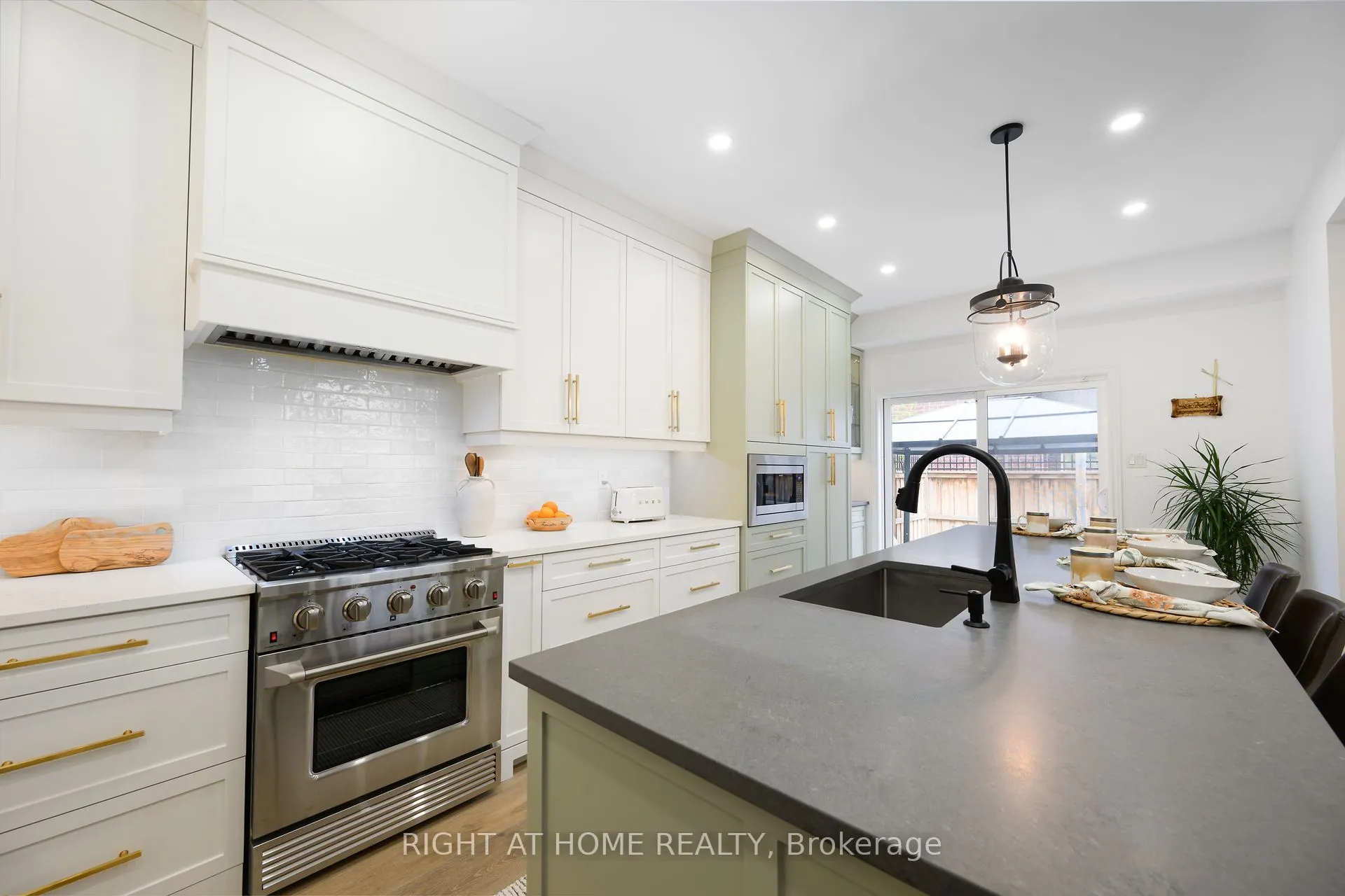 270 Main Street W, #9