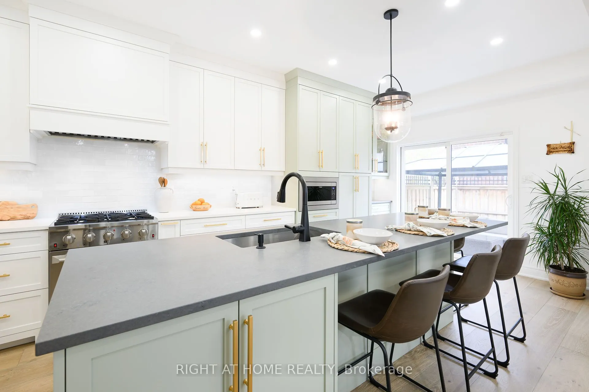 270 Main Street W, #9