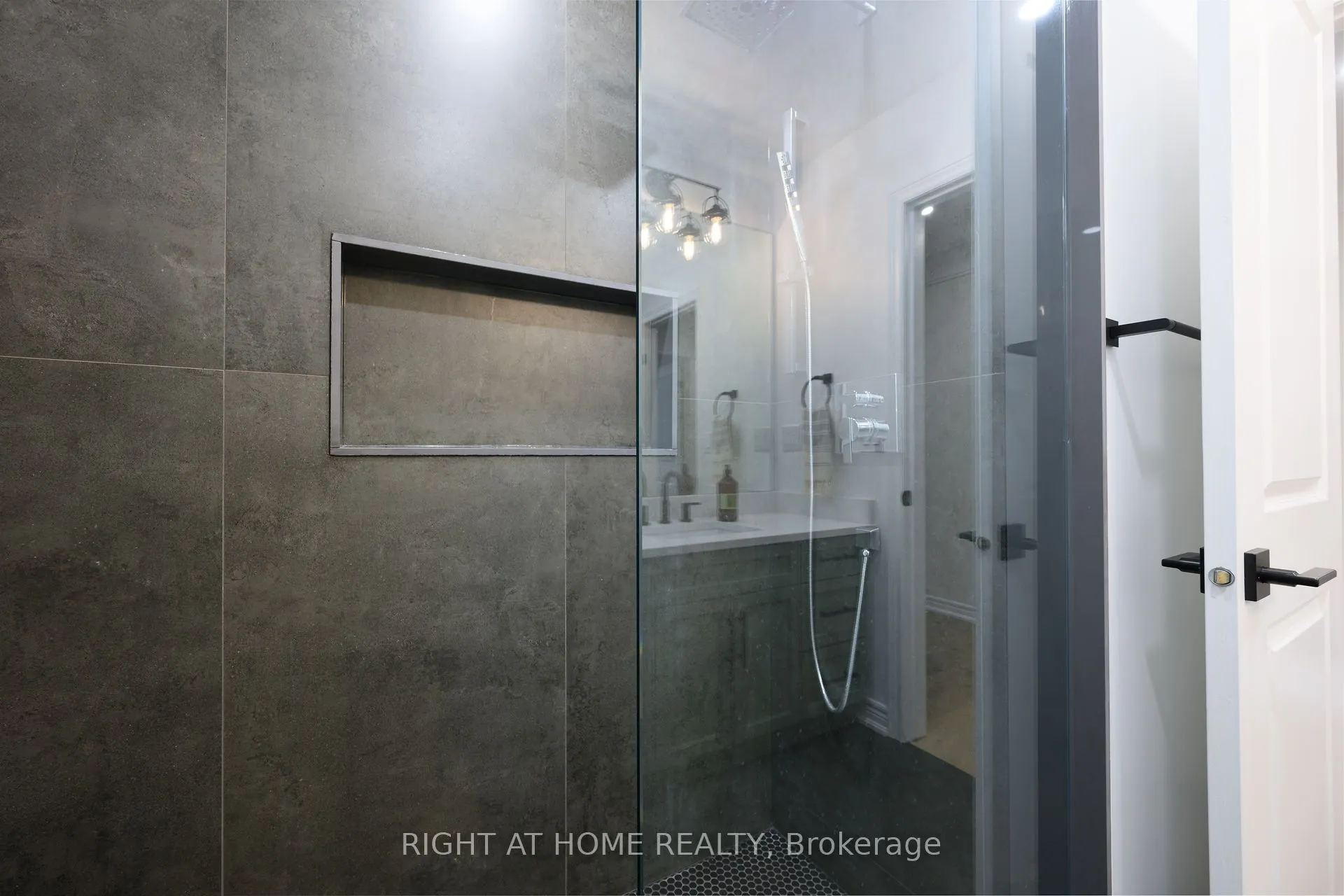 270 Main Street W, #9