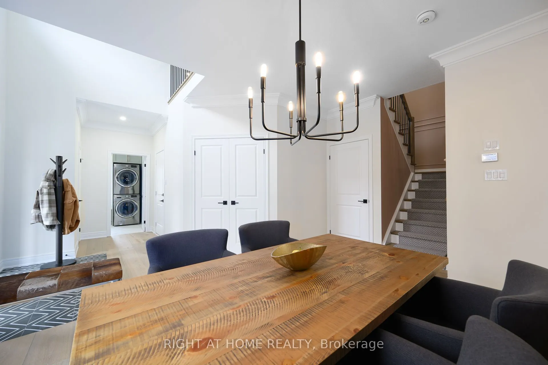 270 Main Street W, #9