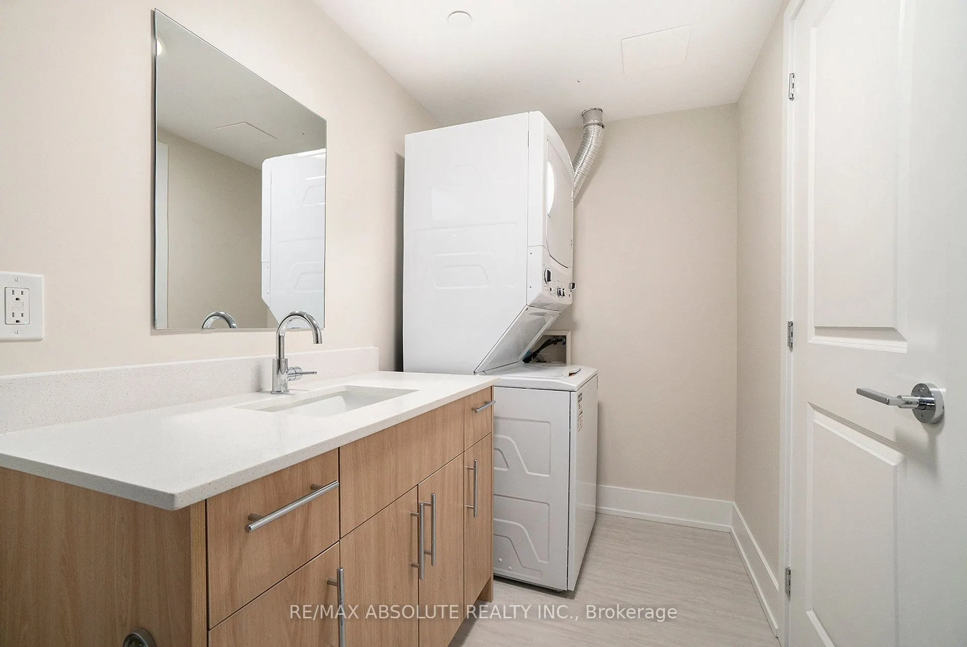 12 Thomas Street S, #214