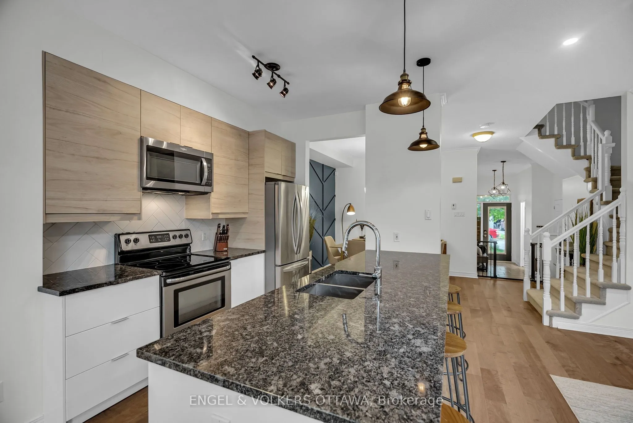 529 Devonwood Circle