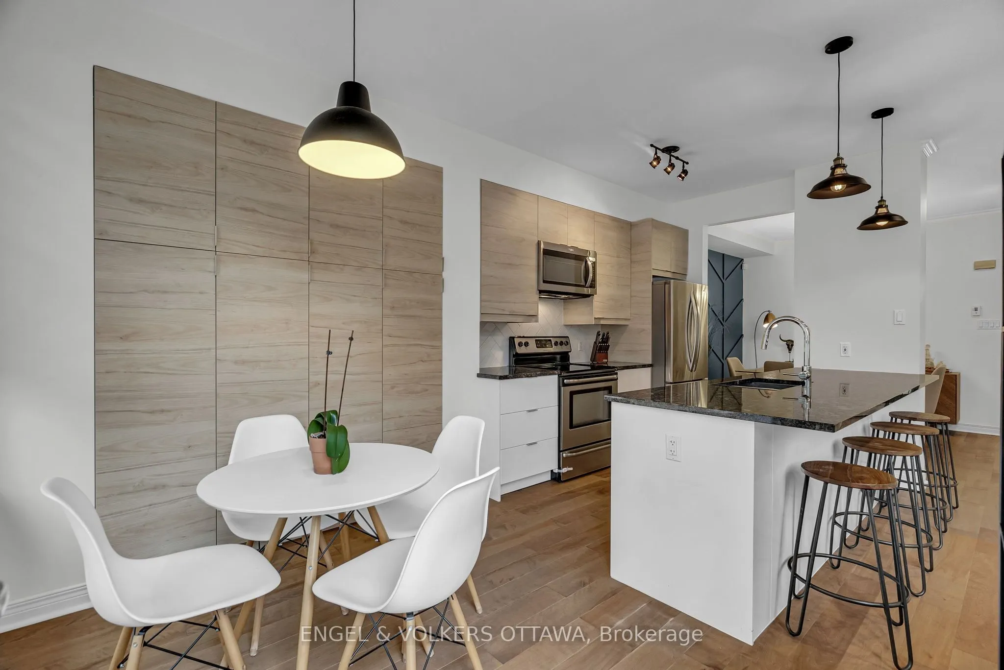 529 Devonwood Circle