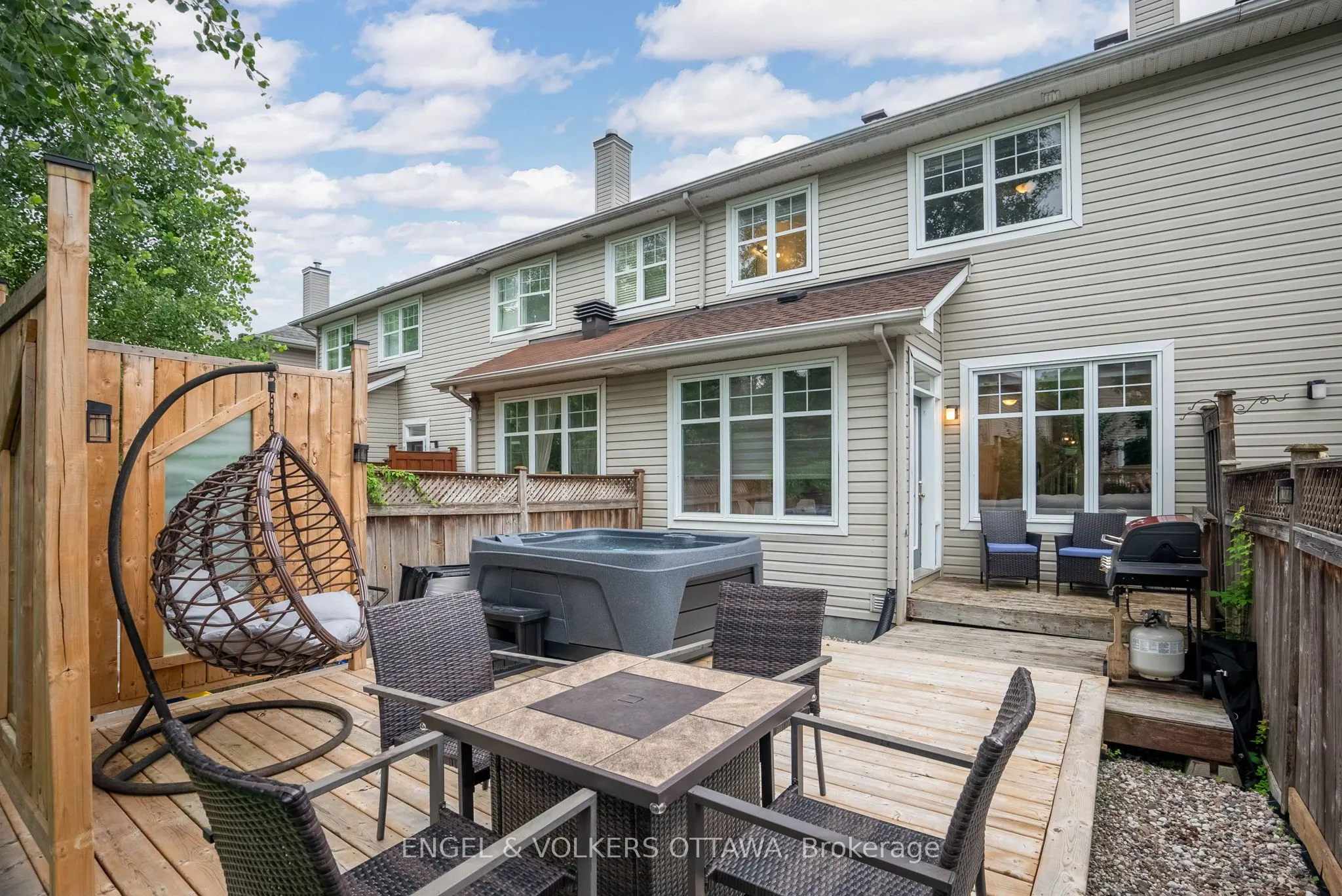 529 Devonwood Circle