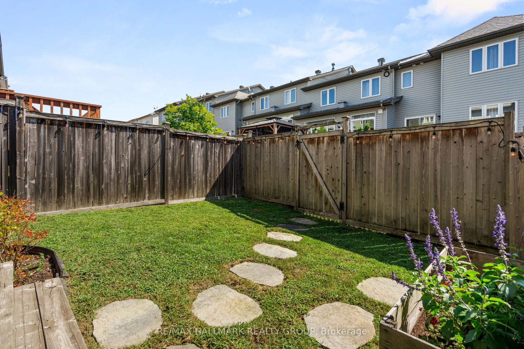 379 Rolling Meadow Crescent