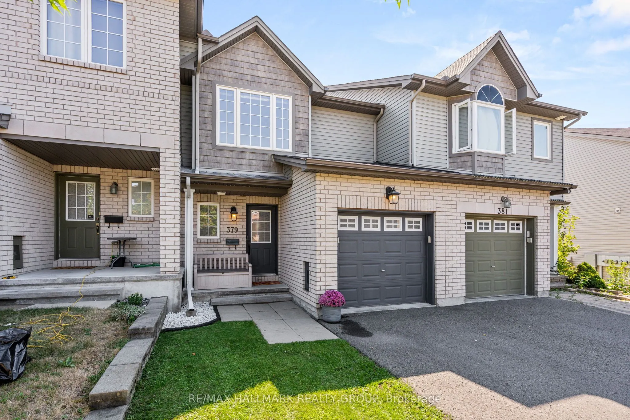 379 Rolling Meadow Crescent