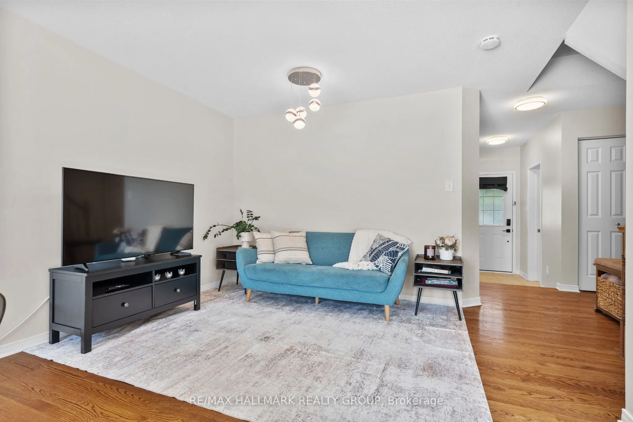 379 Rolling Meadow Crescent