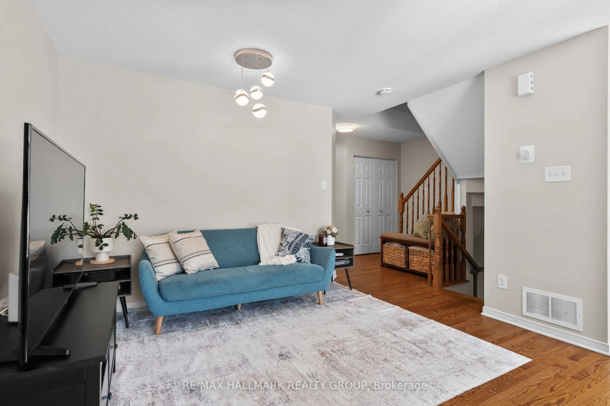 379 Rolling Meadow Crescent