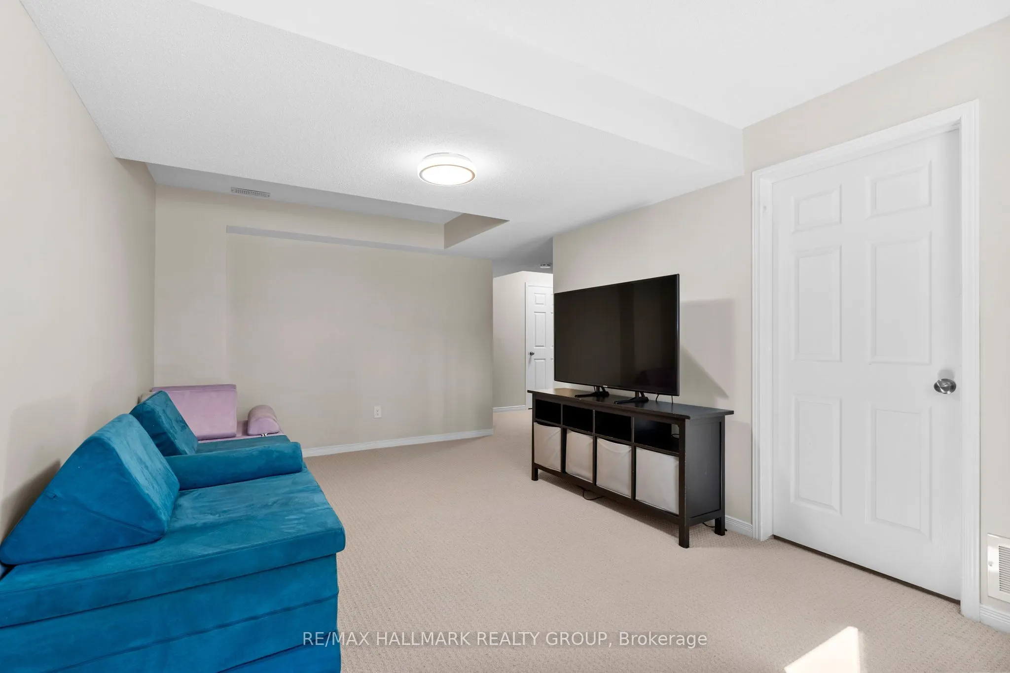 379 Rolling Meadow Crescent