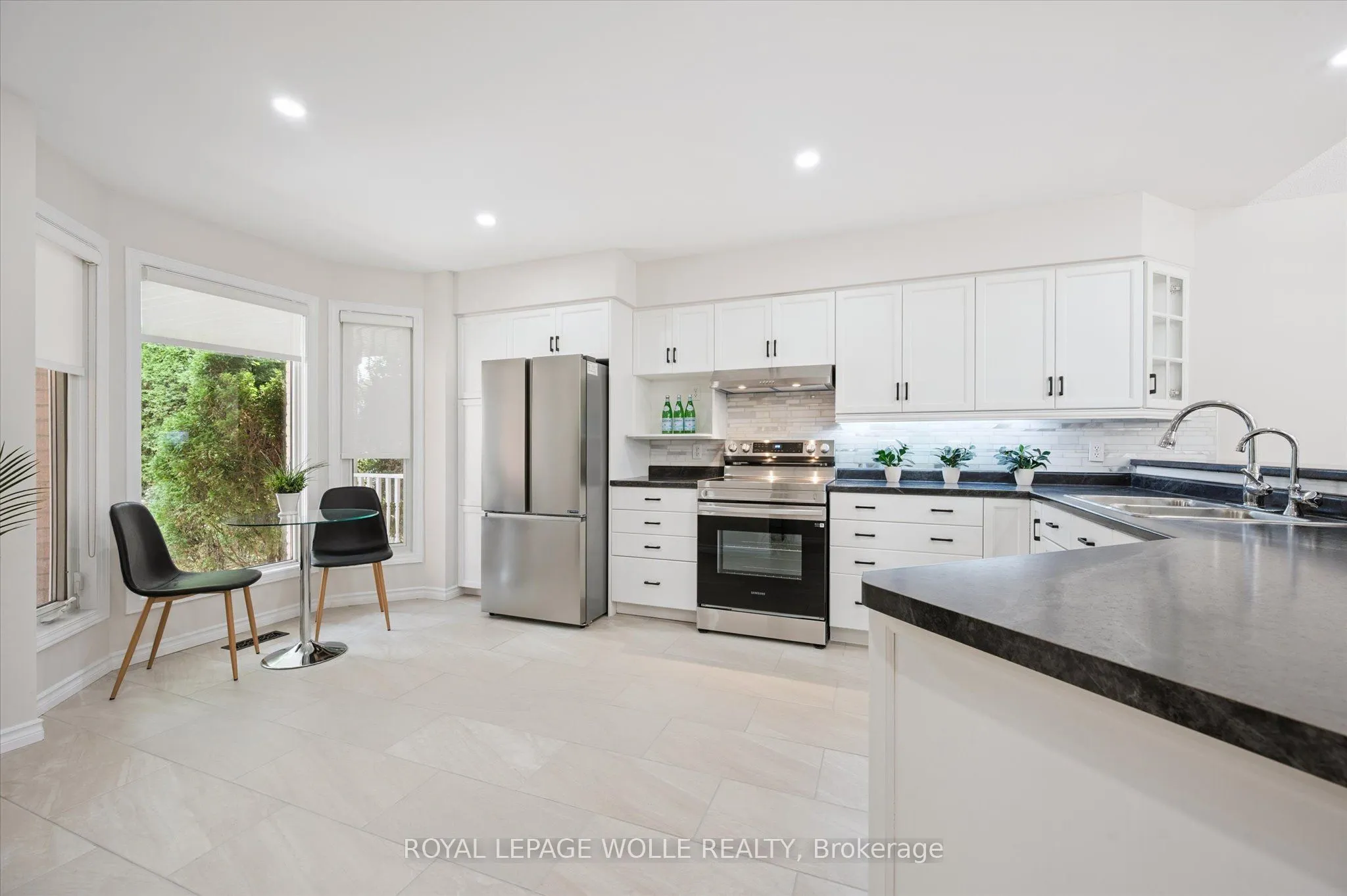 22 WINDWARD Place