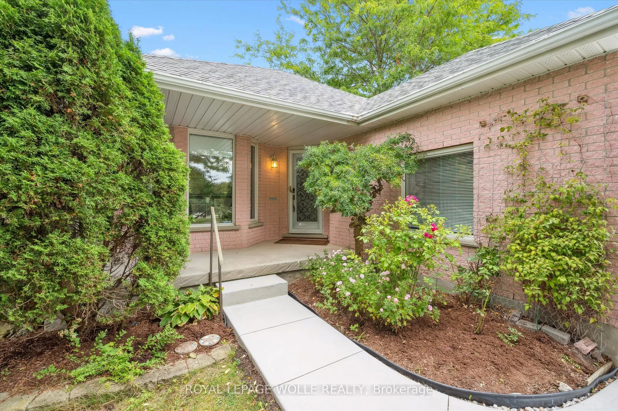 22 WINDWARD Place
