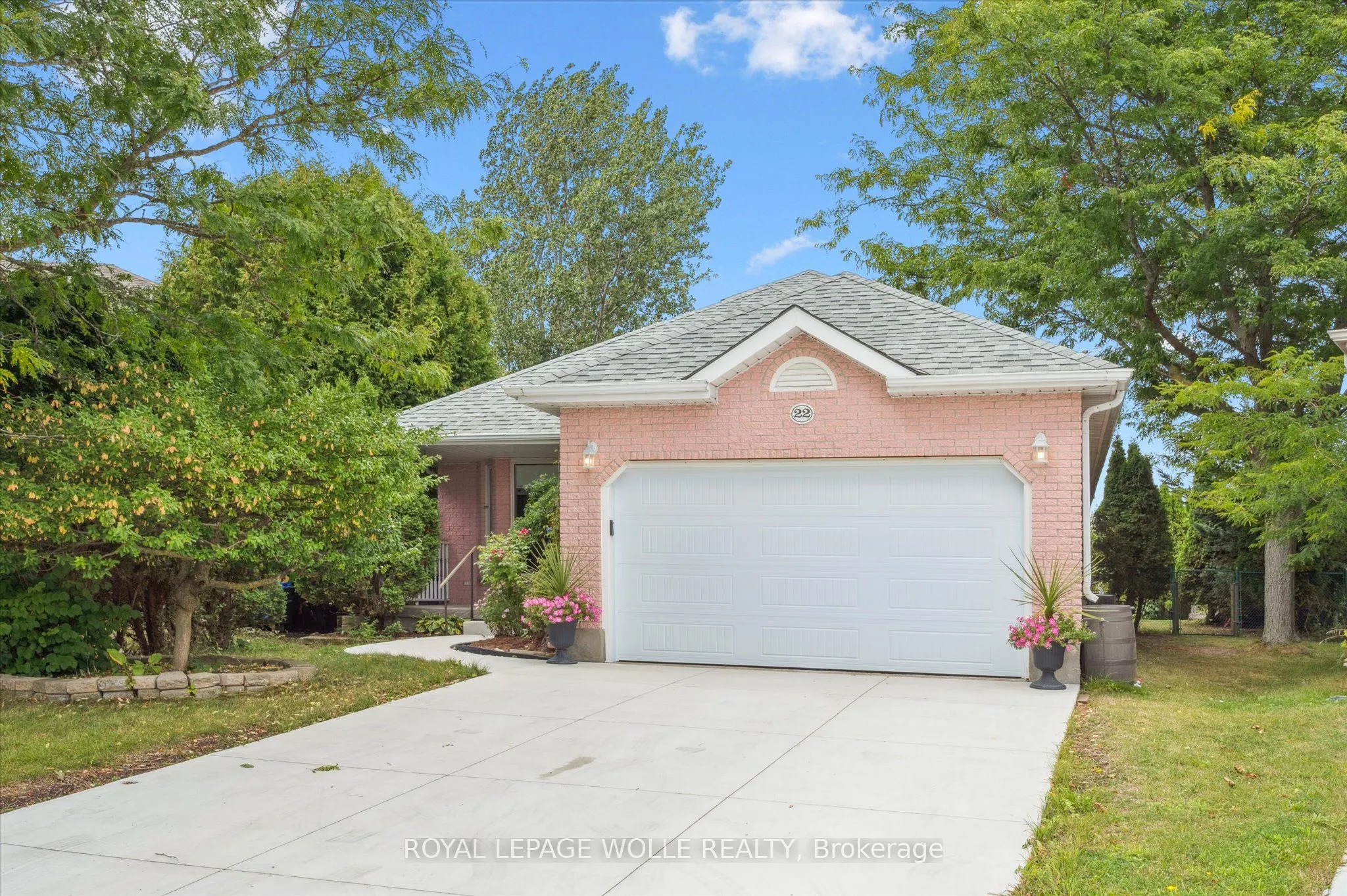 22 WINDWARD Place