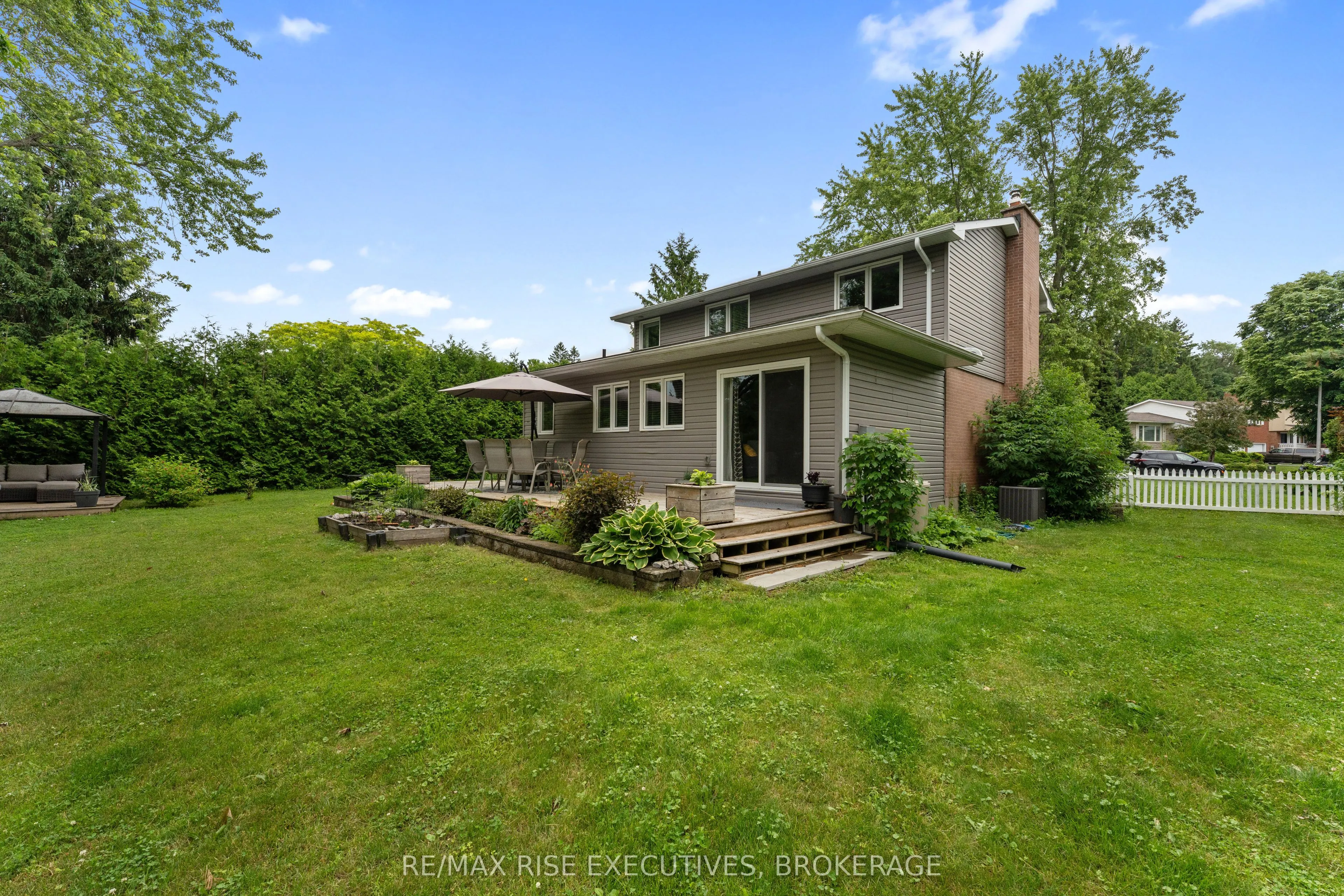 115 Fairway Hill Crescent