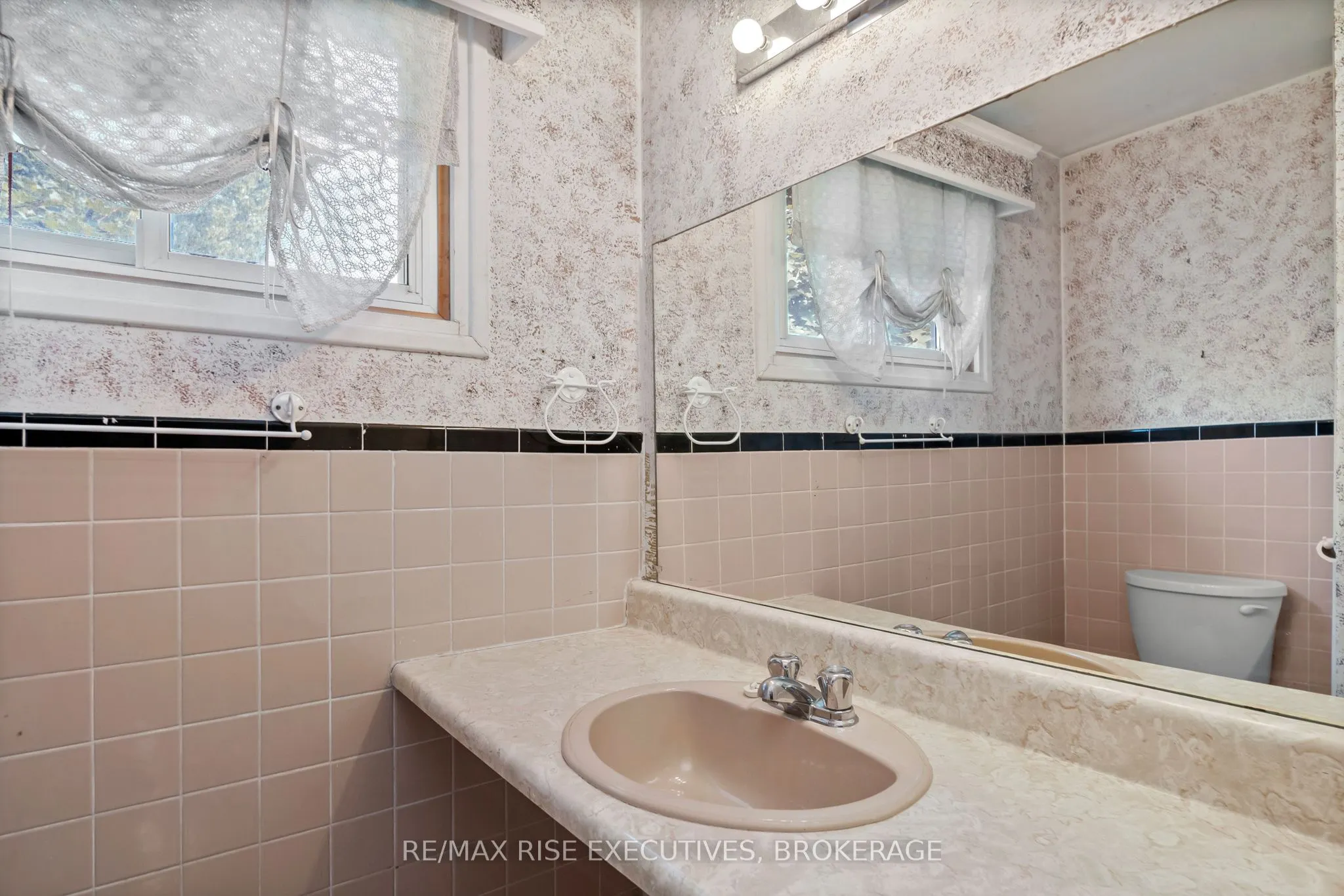 258 Queen Mary Road, #8