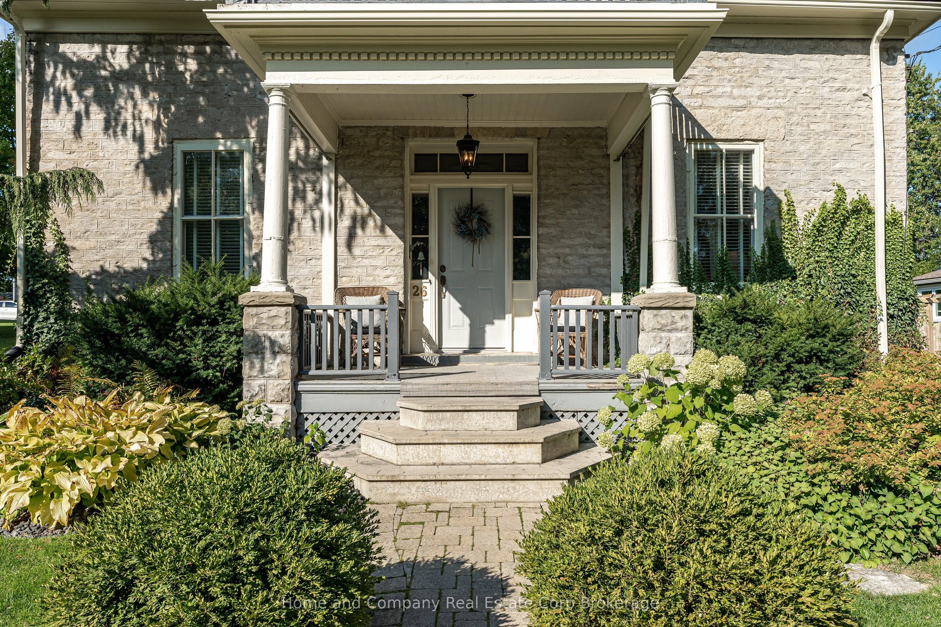 26 Ontario Street S