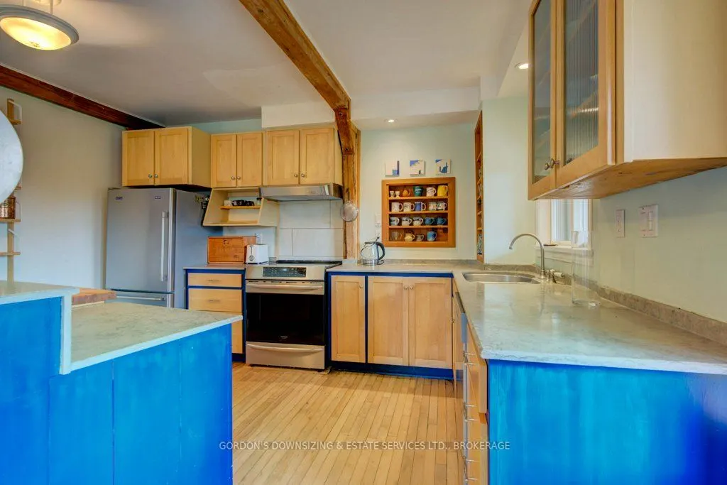 1084 Moon Road