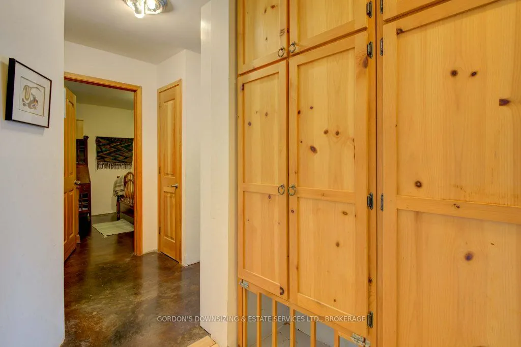1084 Moon Road