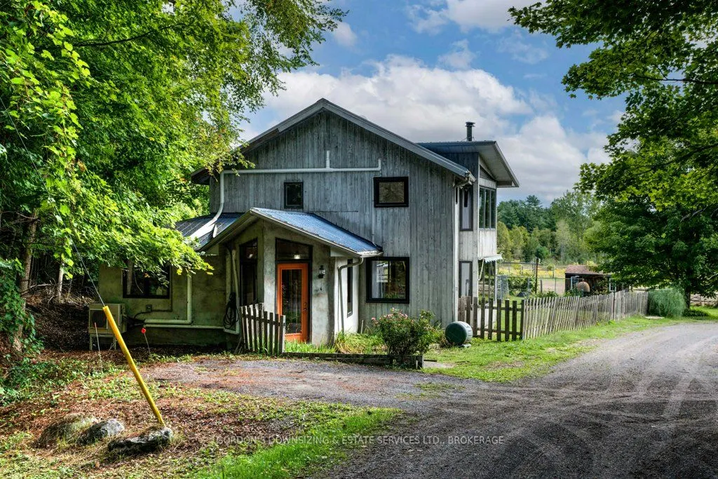 1084 Moon Road