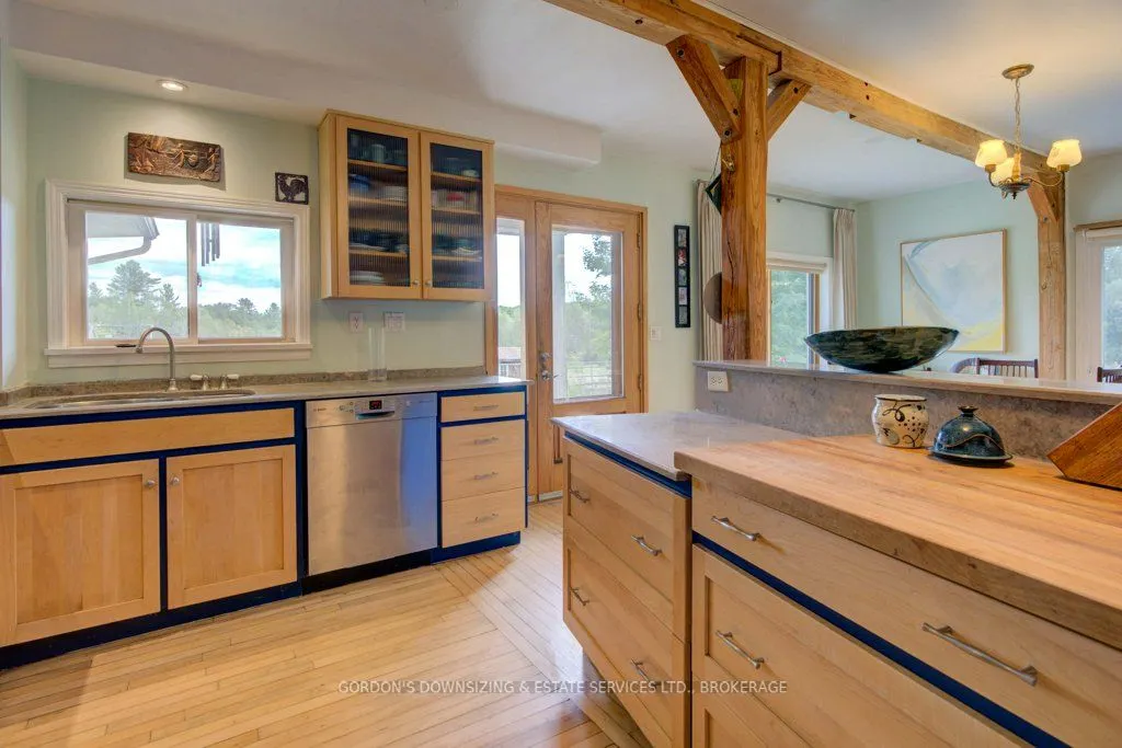 1084 Moon Road