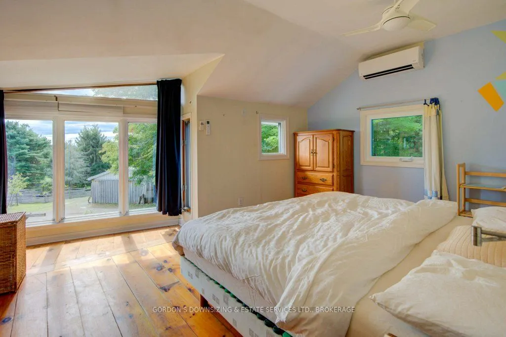 1084 Moon Road