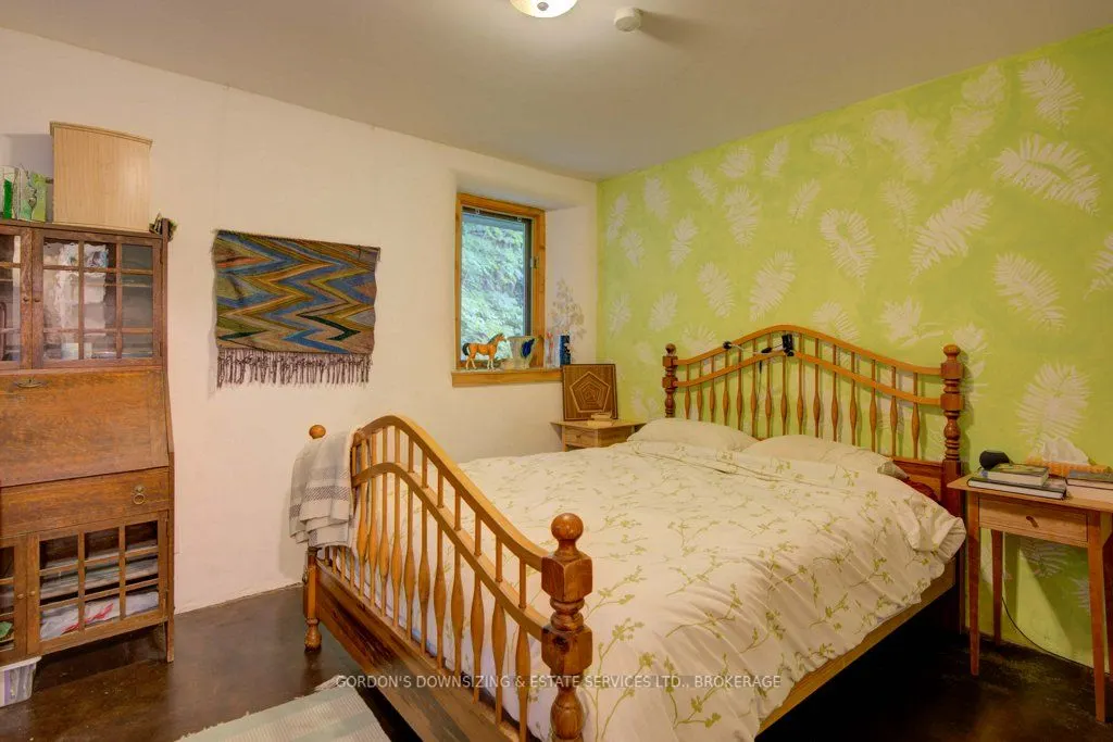 1084 Moon Road