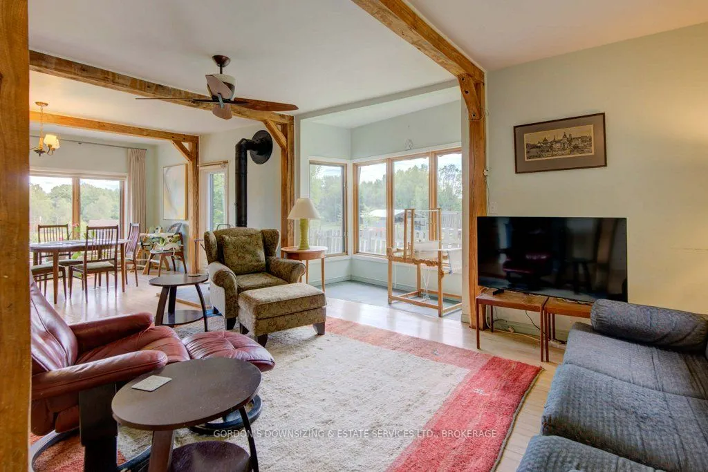 1084 Moon Road