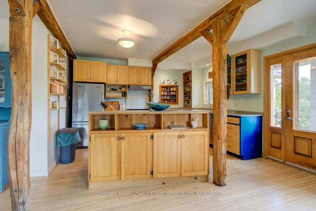 1084 Moon Road