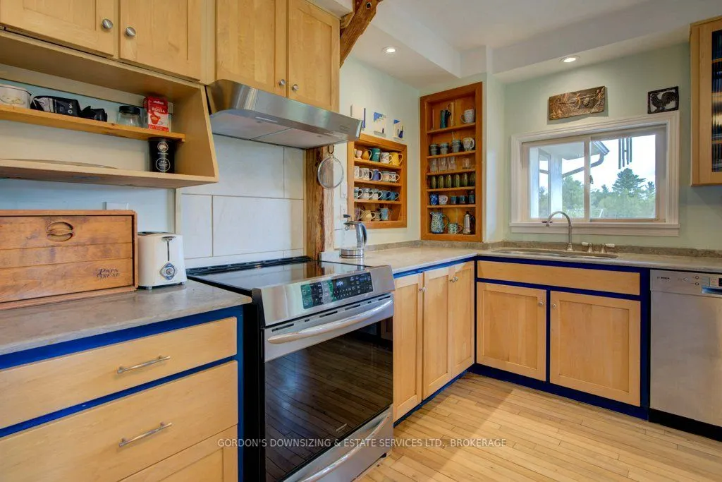 1084 Moon Road