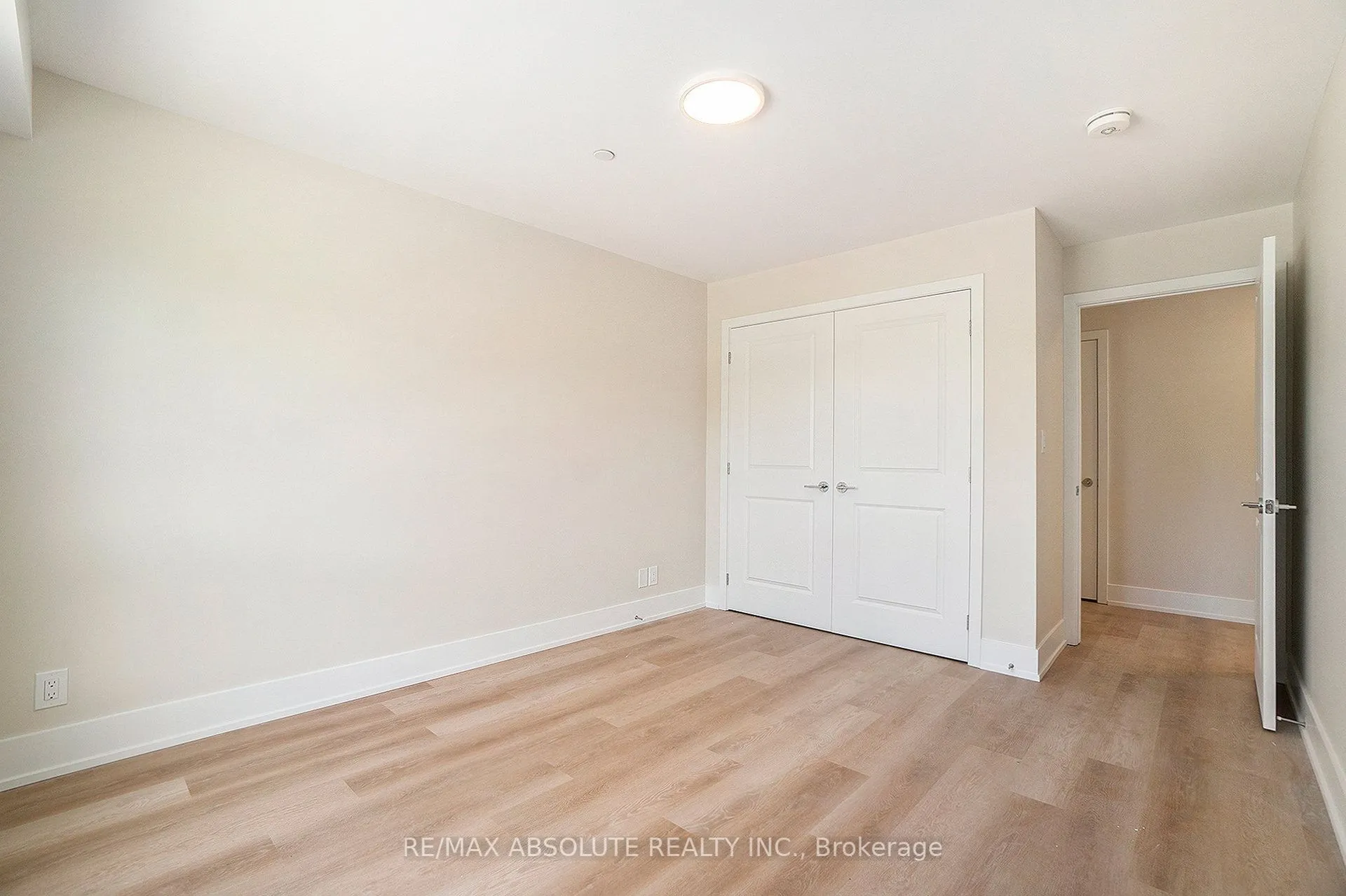 12 Thomas Street S, #102