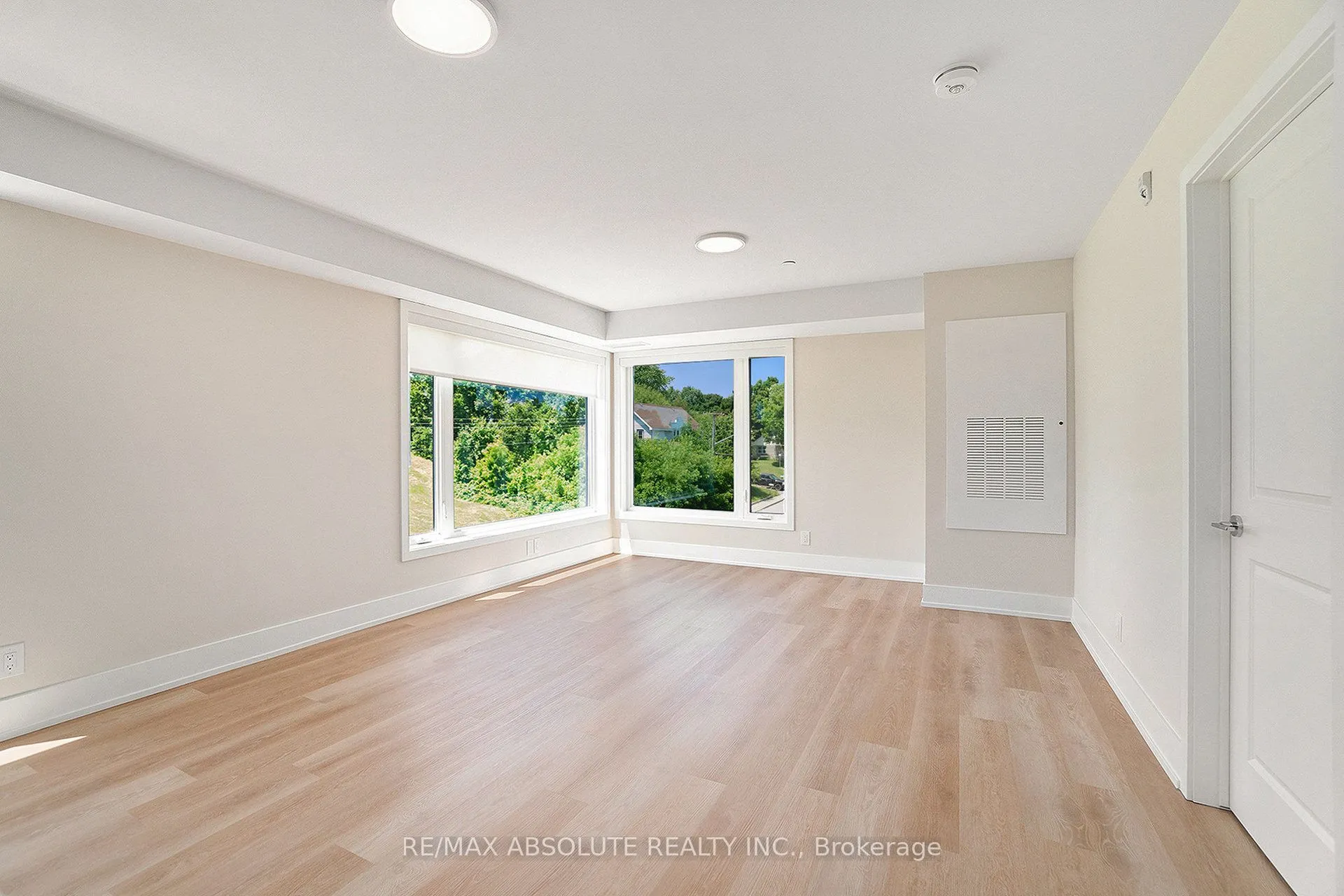 12 Thomas Street S, #102