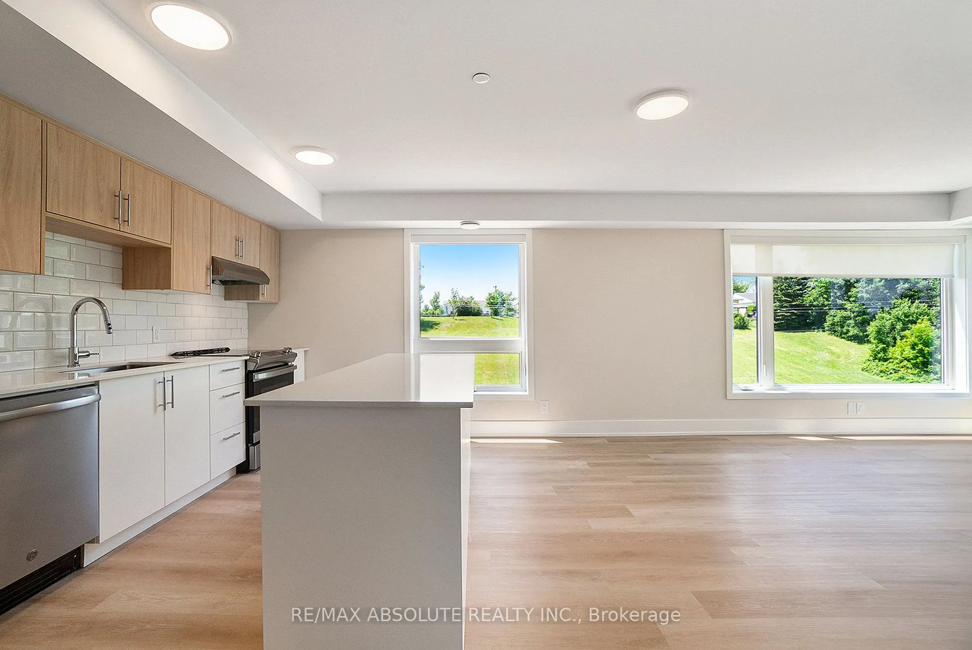 12 Thomas Street S, #102
