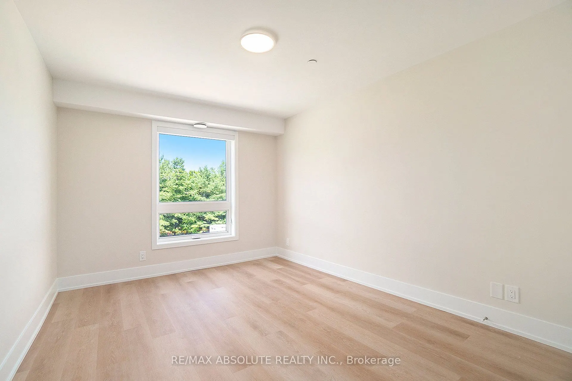12 Thomas Street S, #102