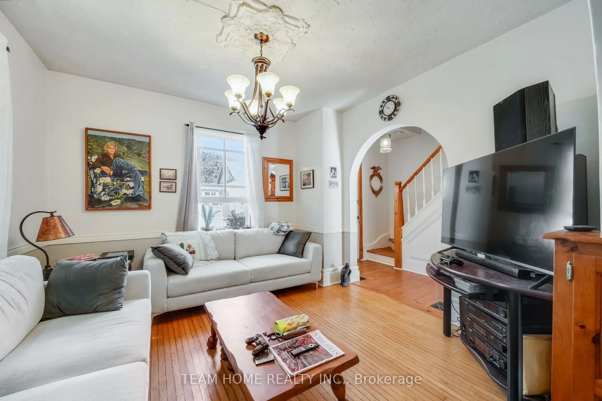 3 Dundas Street E