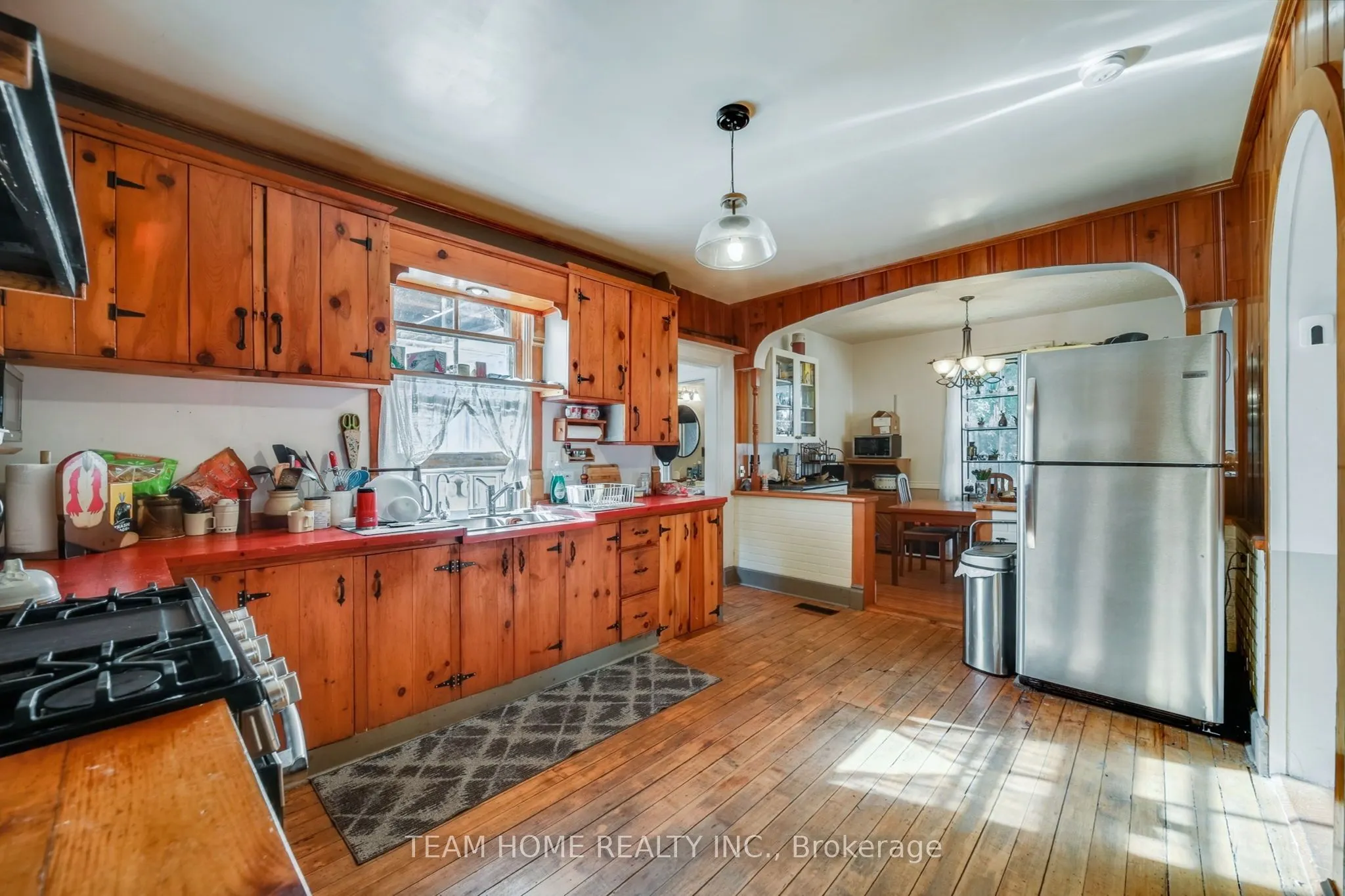 3 Dundas Street E