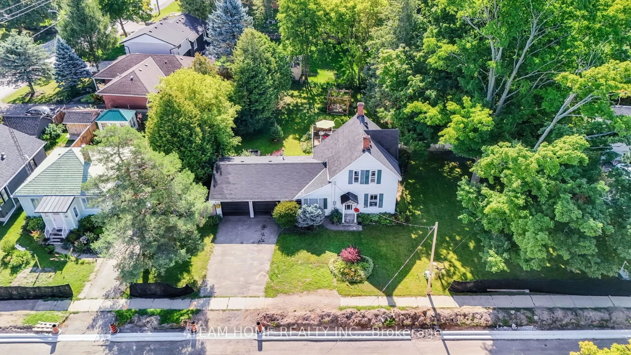 3 Dundas Street E