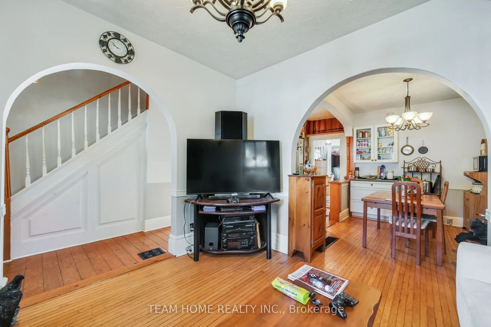 3 Dundas Street E