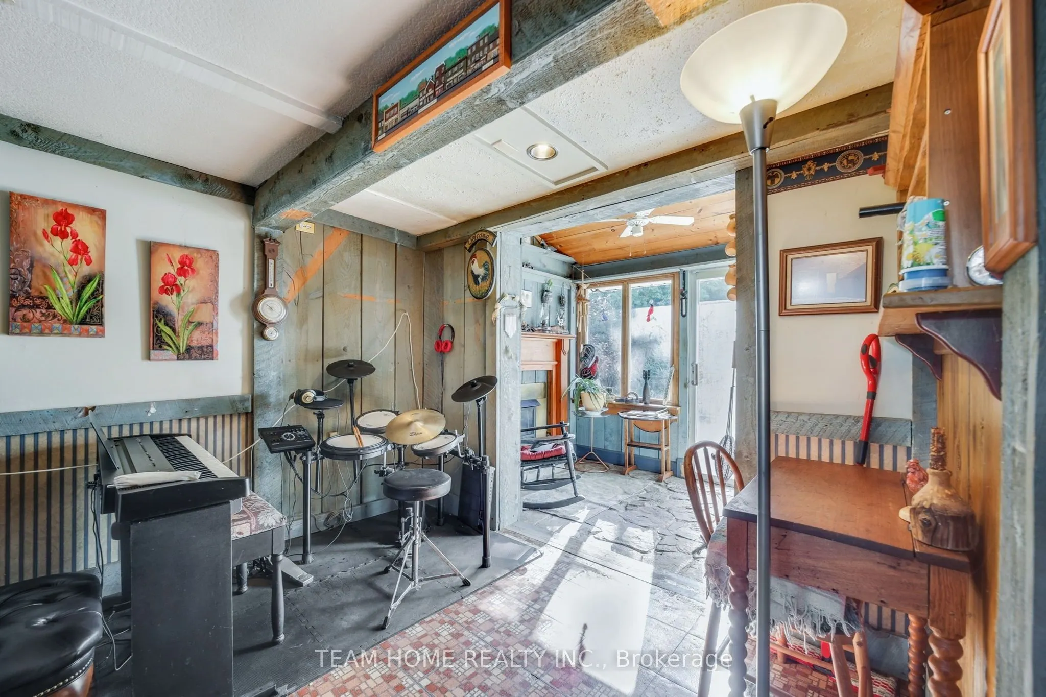 3 Dundas Street E