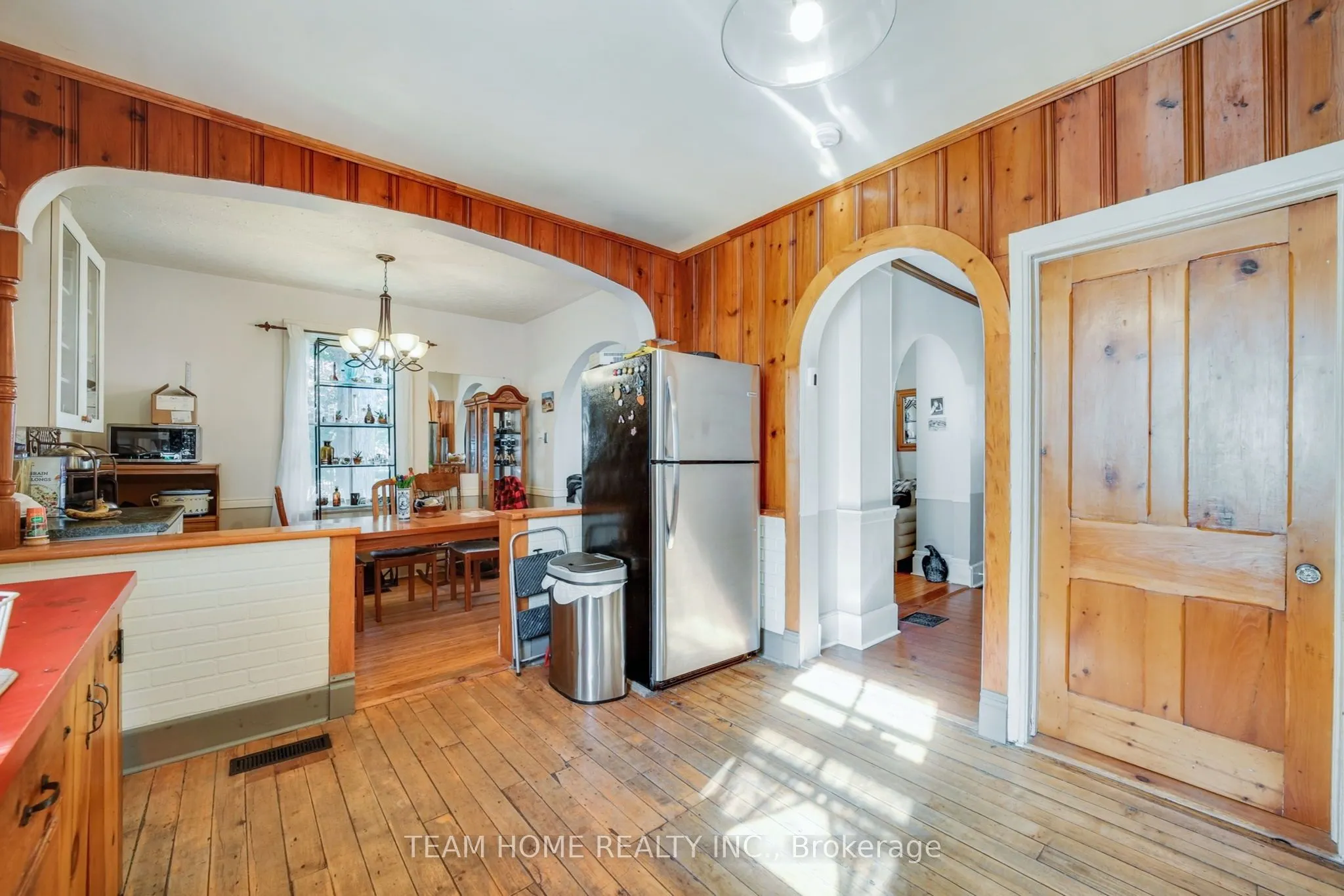 3 Dundas Street E