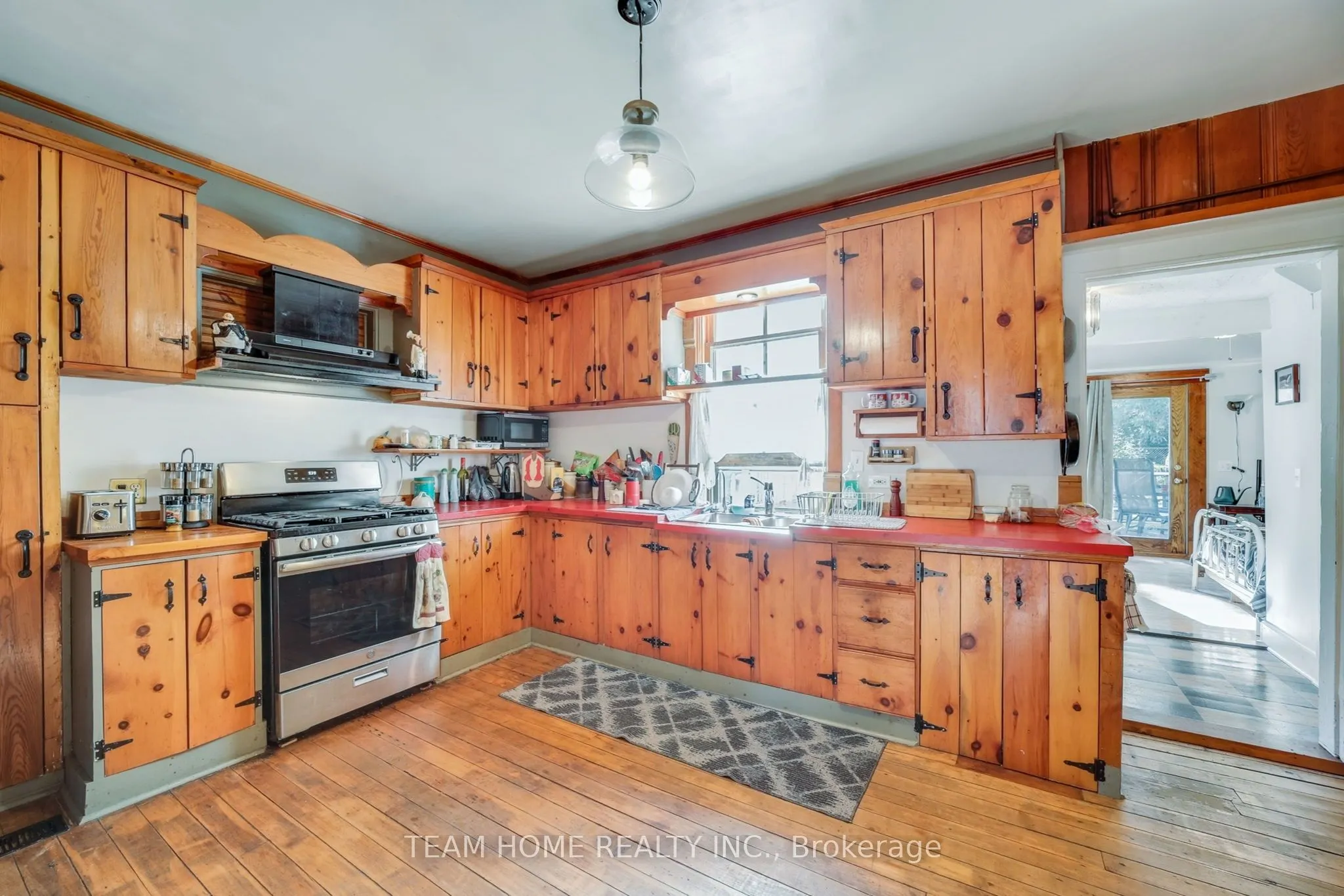 3 Dundas Street E