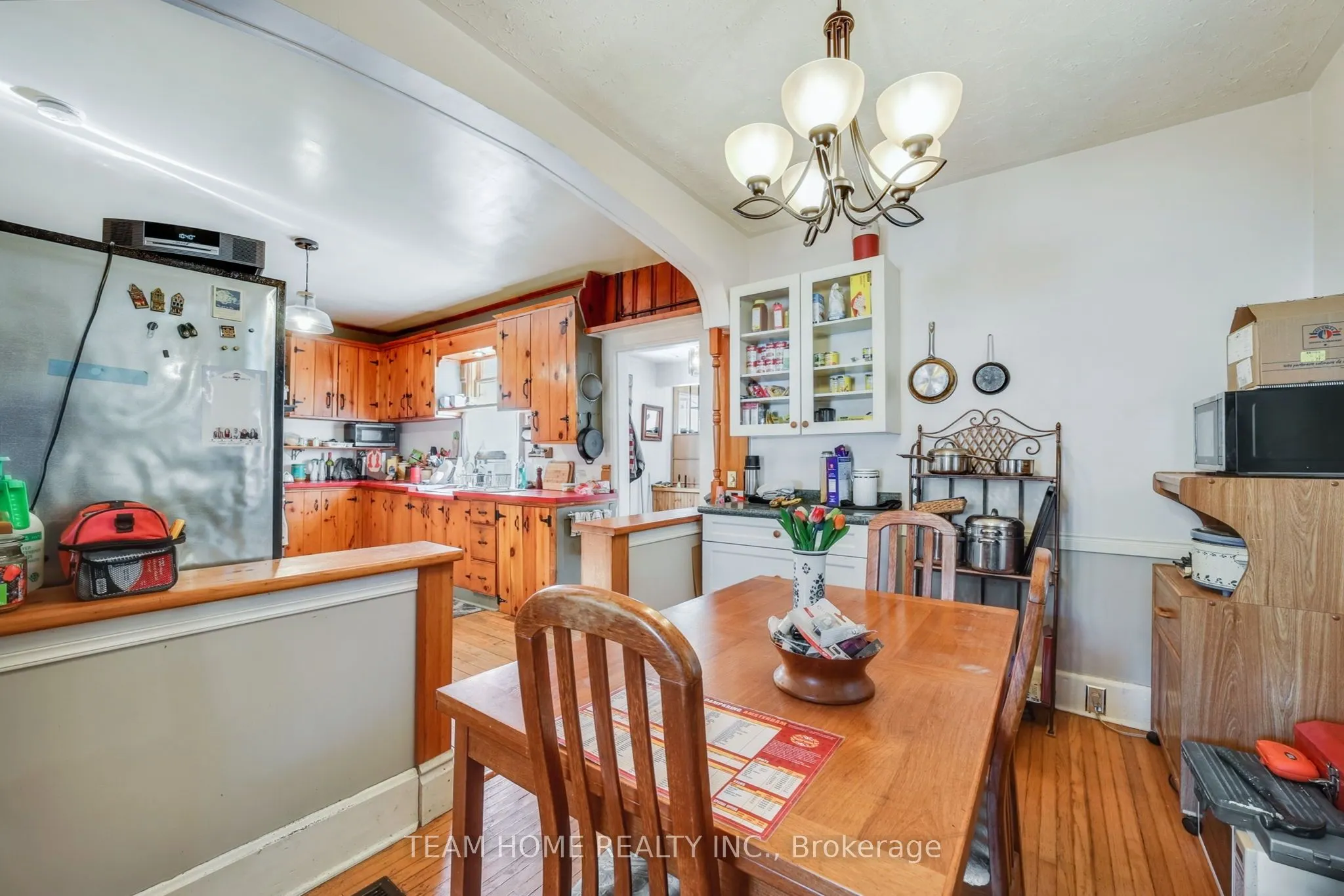 3 Dundas Street E