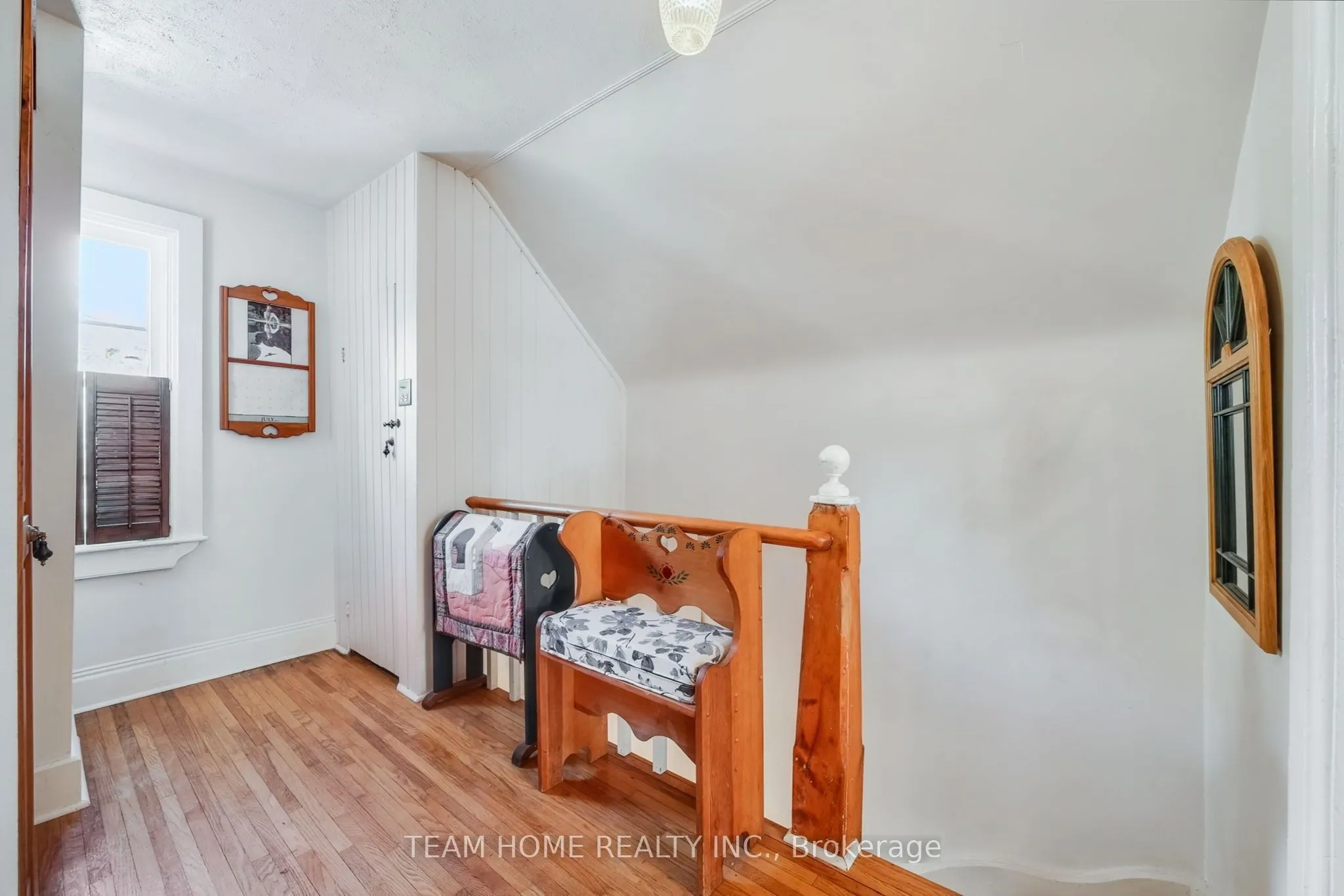3 Dundas Street E