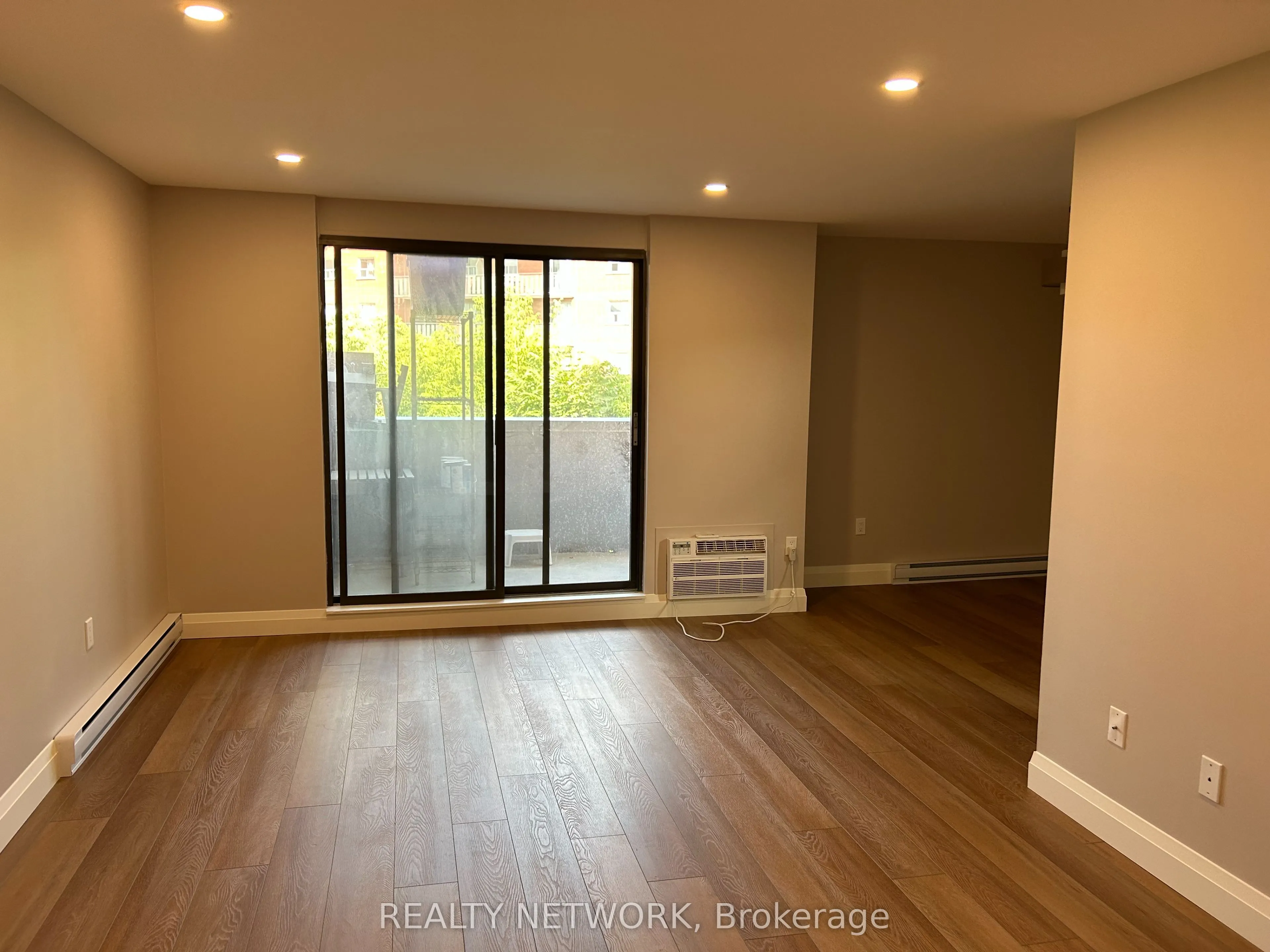 23 Main Street, #302