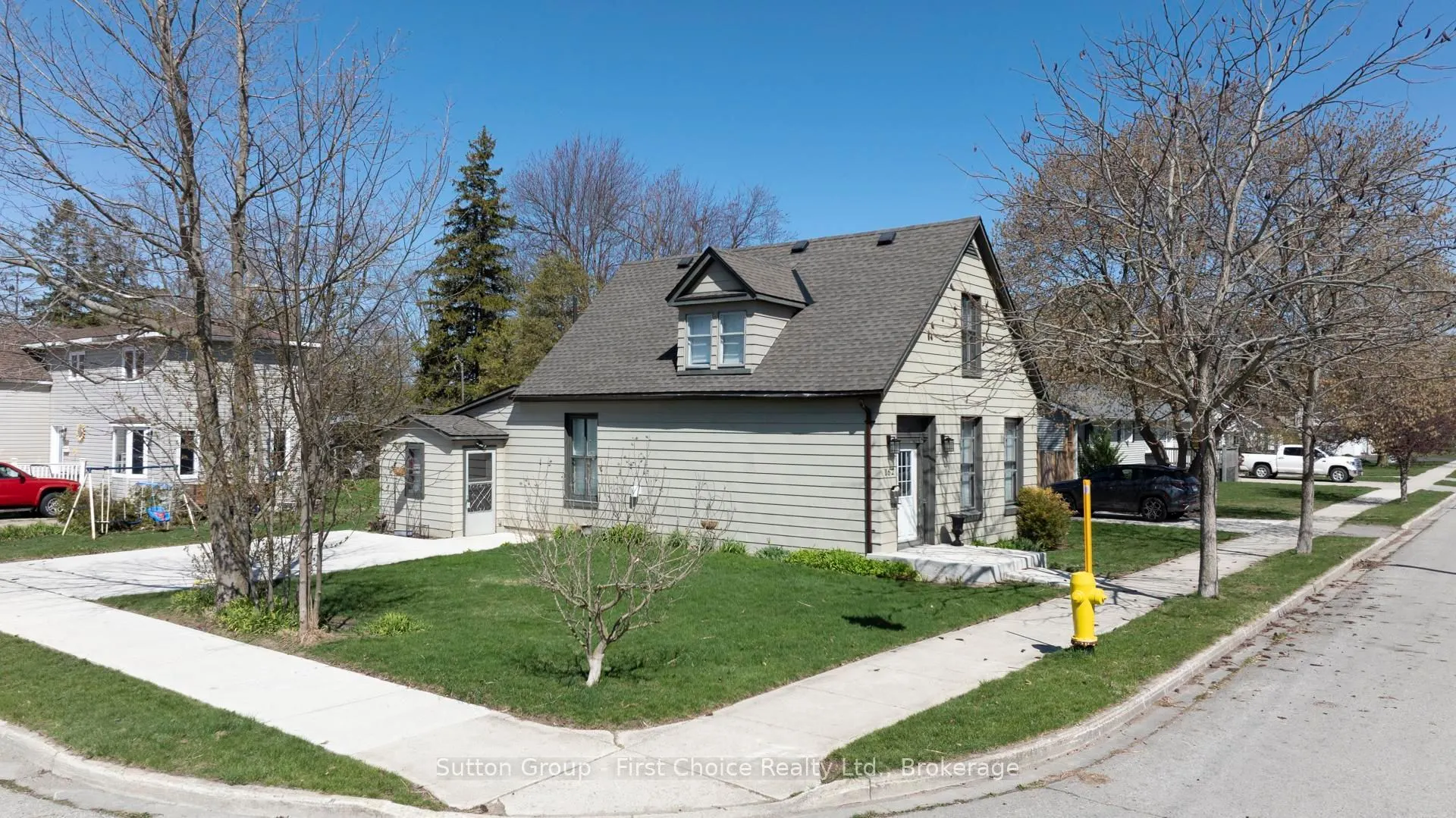 162 Wellington Street S