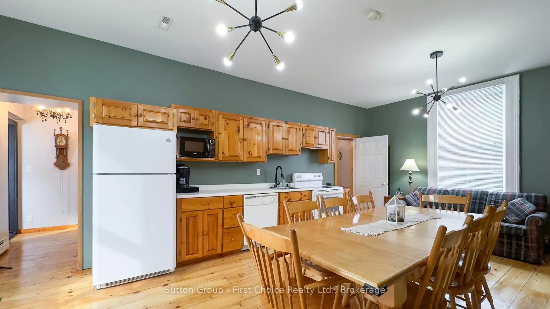 162 Wellington Street S