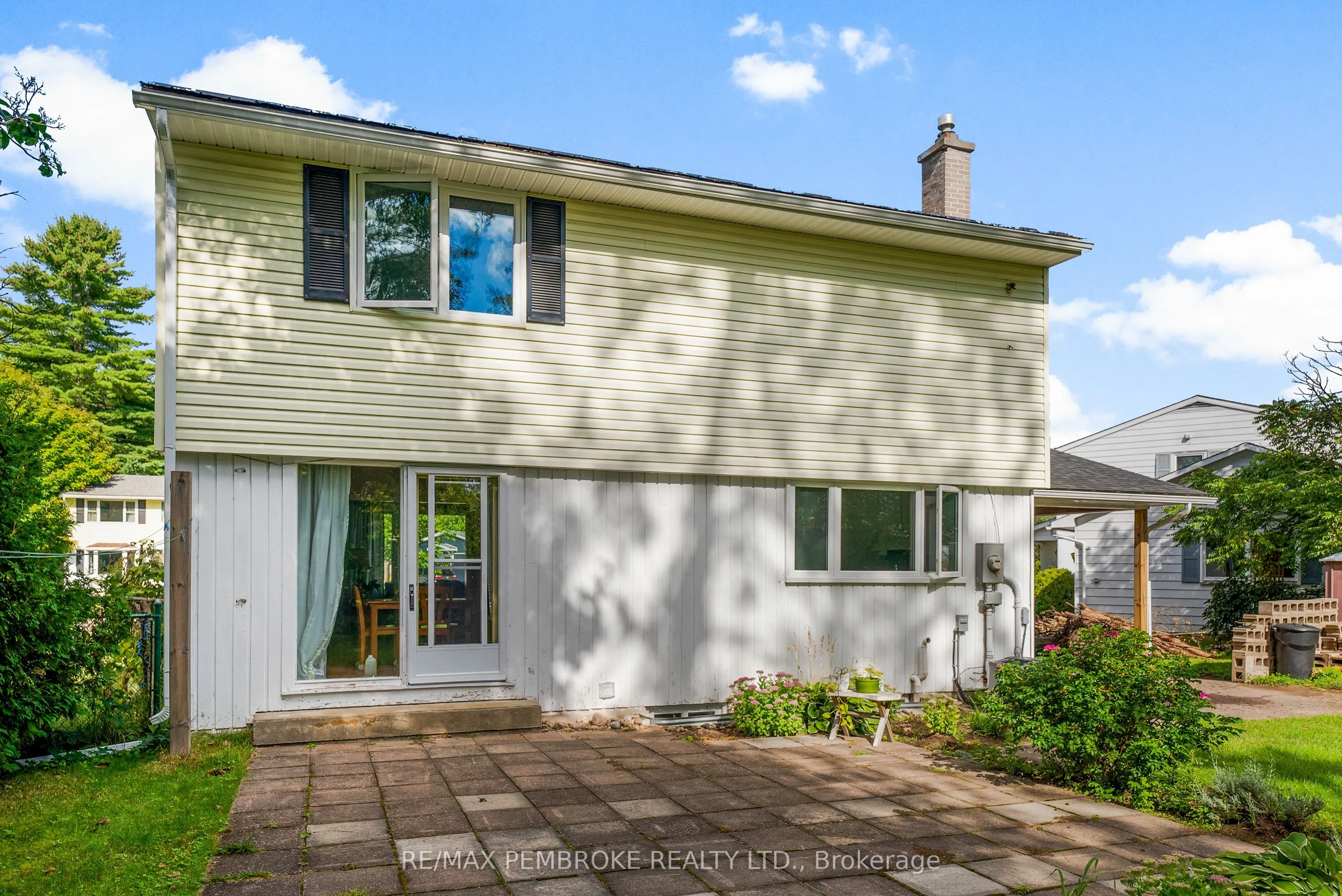 11 Frontenac Crescent