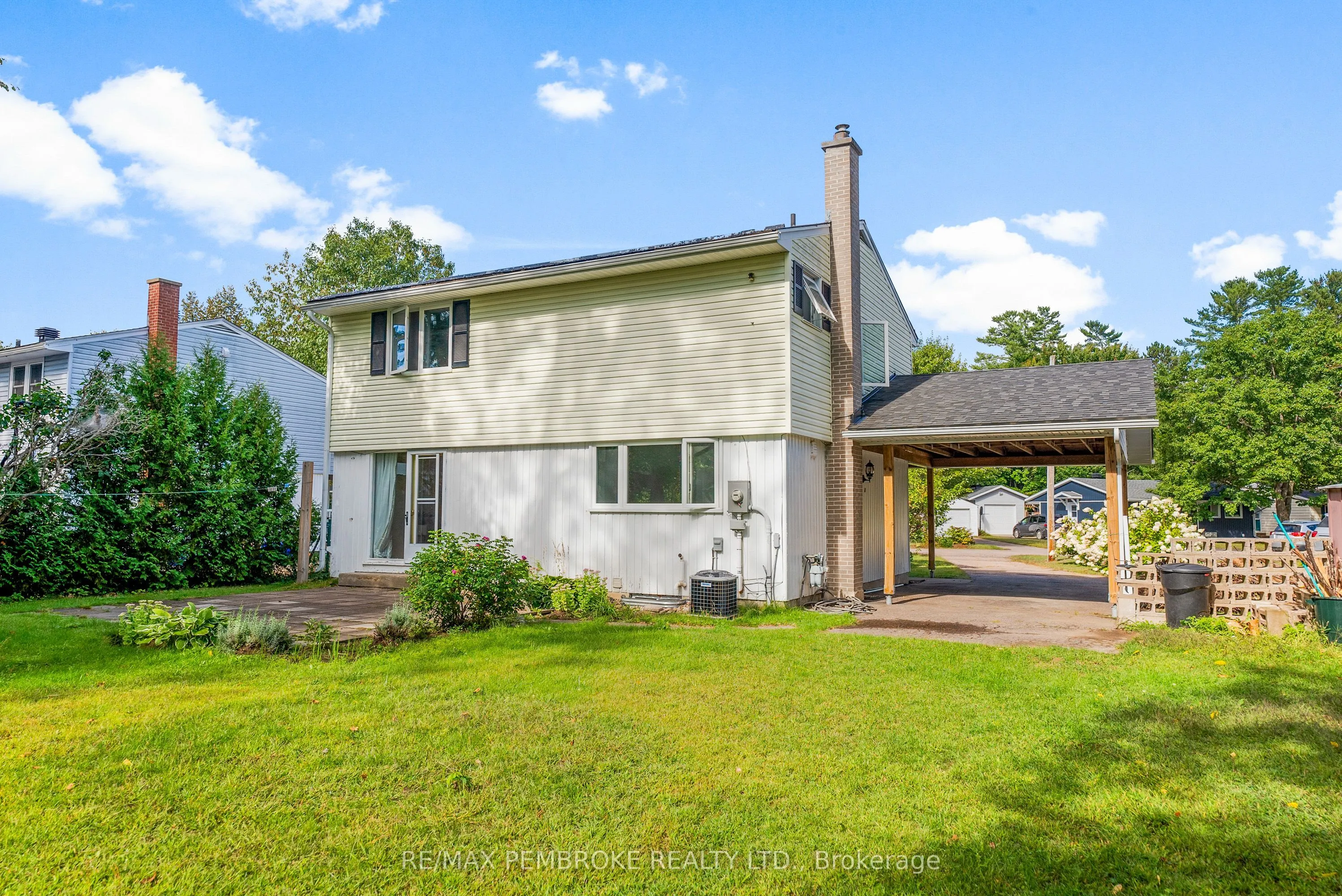 11 Frontenac Crescent