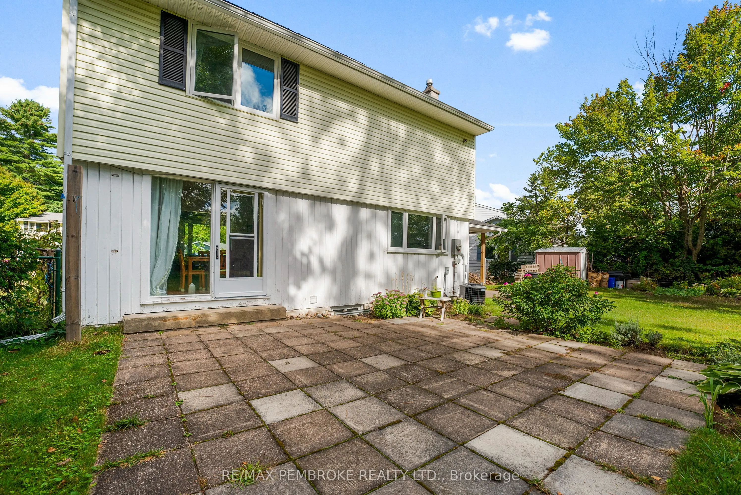 11 Frontenac Crescent