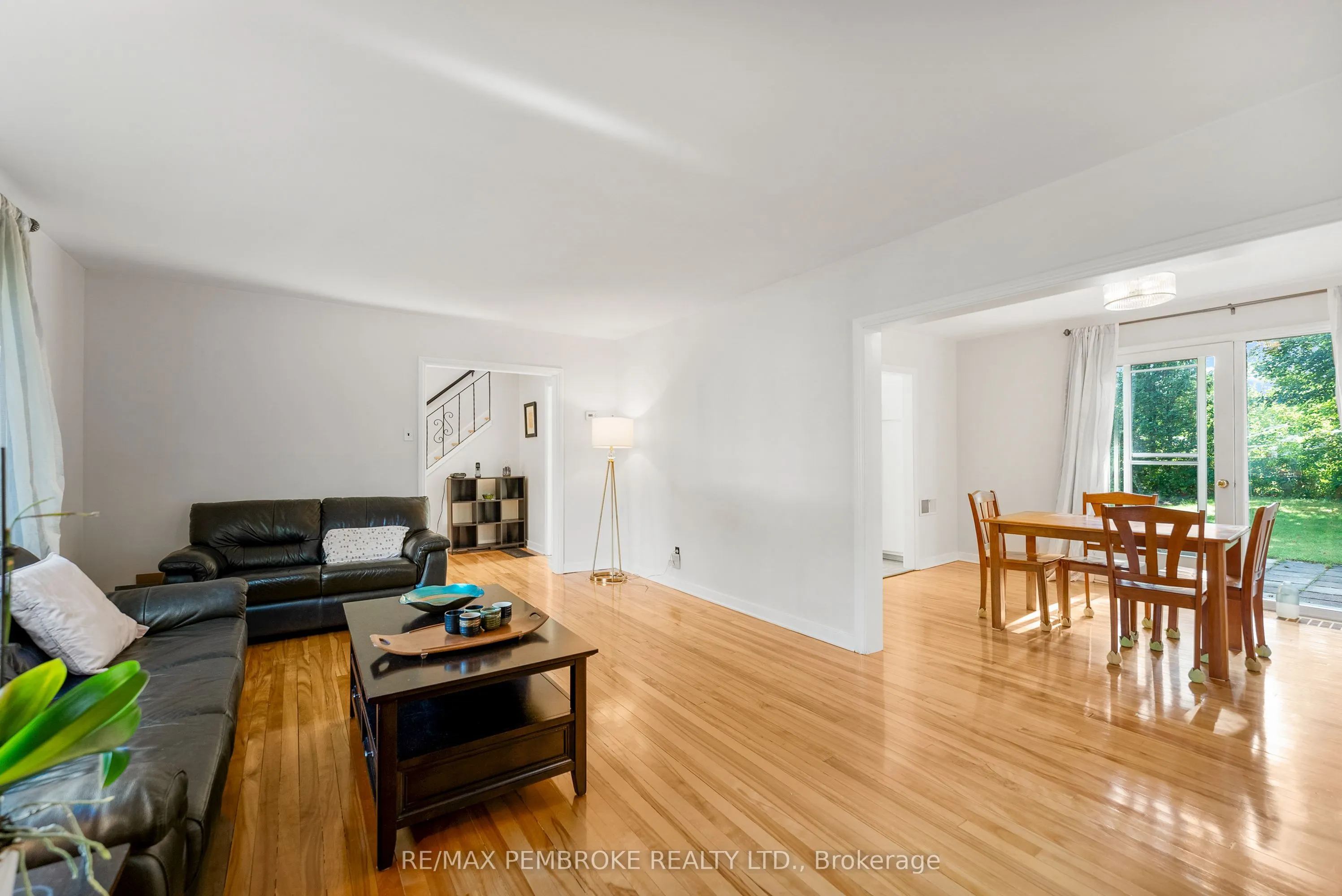 11 Frontenac Crescent