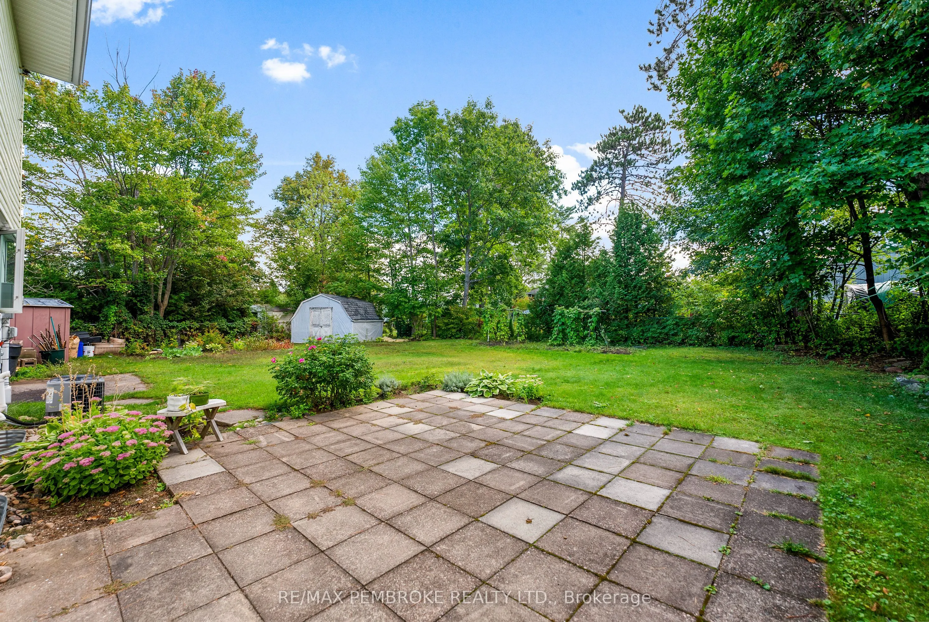 11 Frontenac Crescent