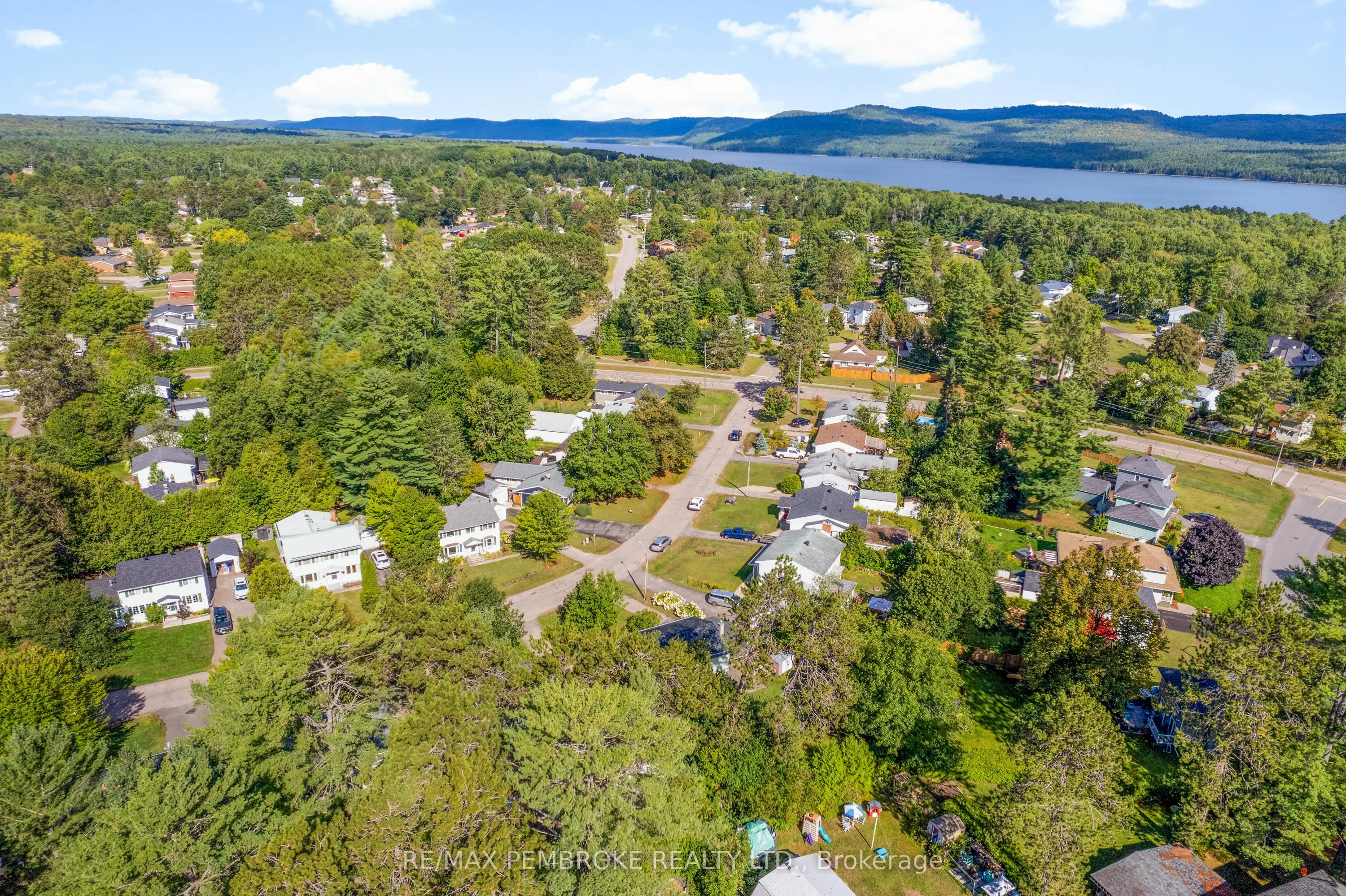 11 Frontenac Crescent